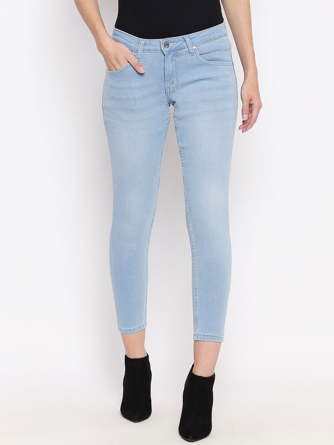 People Women Blue Tapered Fit Mid-Rise Clean Look Jeans Price in India