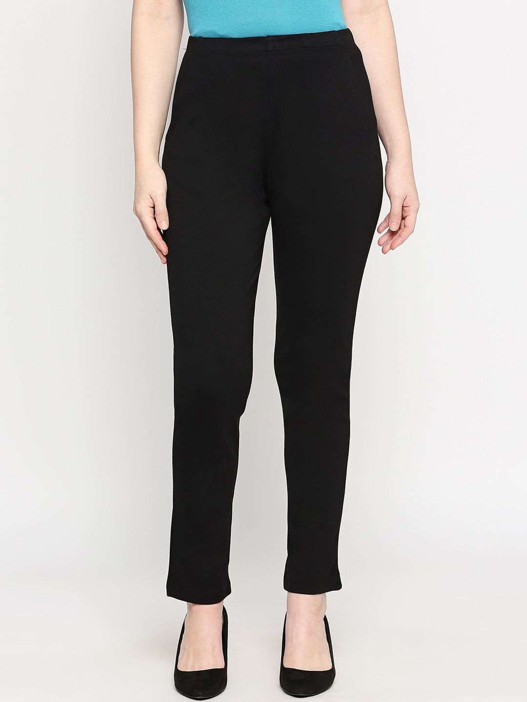 inocenCia Women Black Solid Lounge Pants Price in India