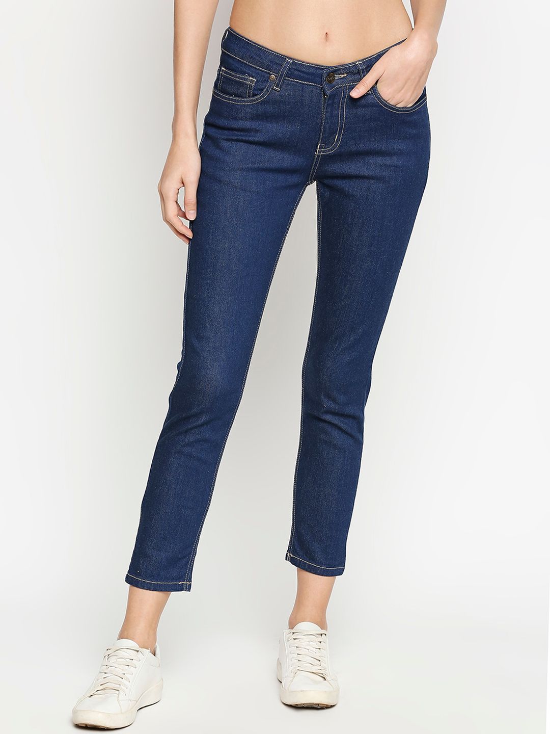 People Women Blue Tapered Fit Jeans Price in India