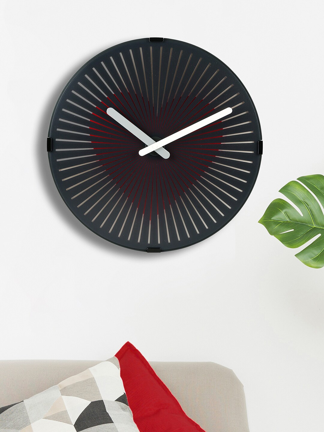 Bigsmall Black & White Round Solid 30 cm Analogue Wall Clock Price in India