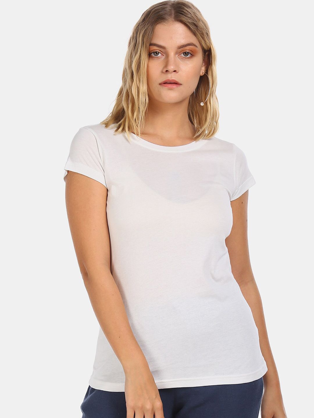 Sugr Women White Solid Round Neck T-shirt