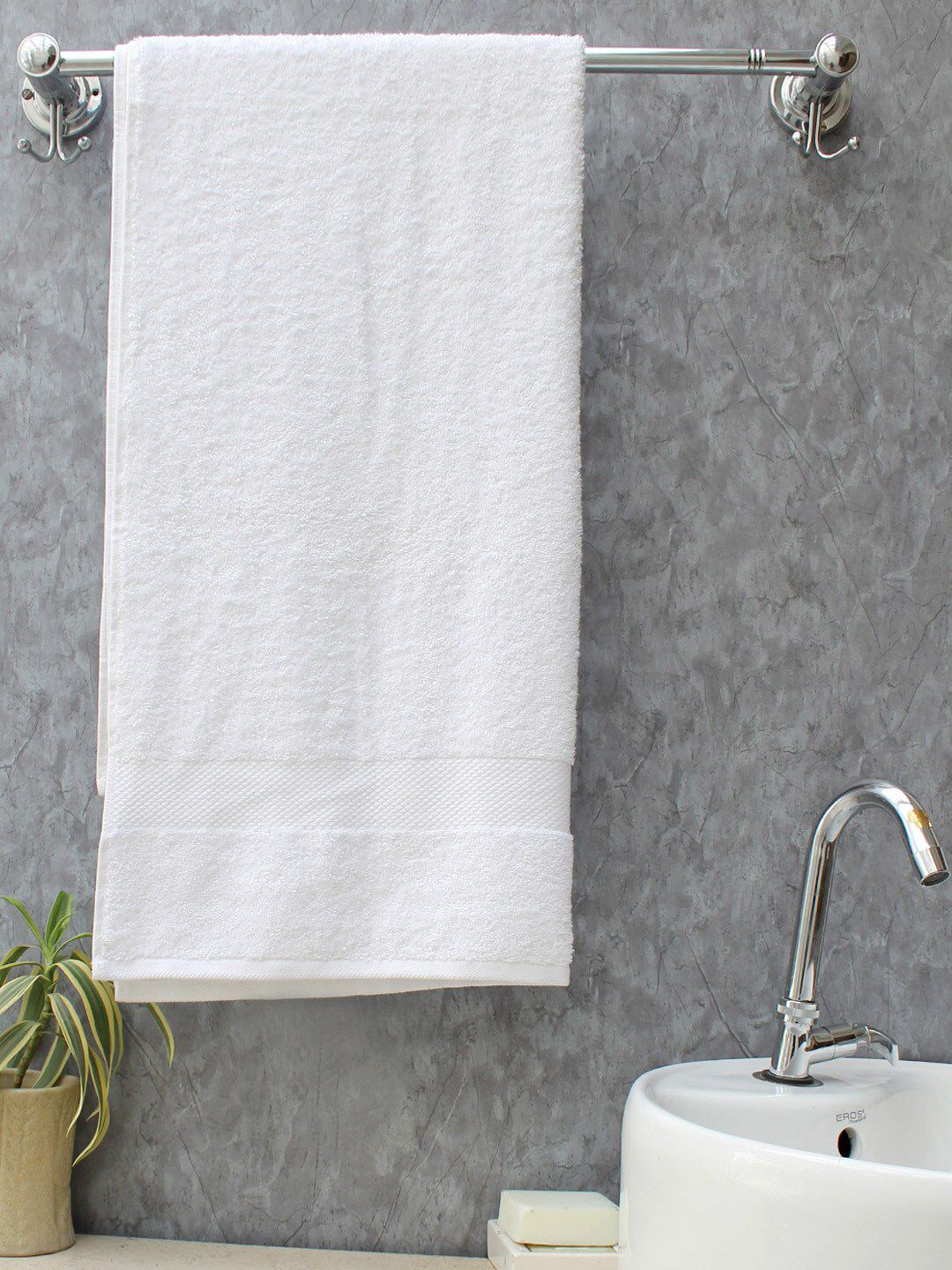 AVI Living White Solid 500 GSM Bath Towel Price in India
