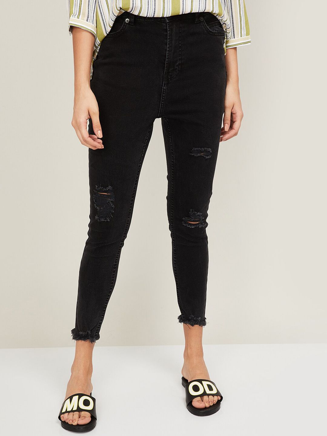 Ginger by Lifestyle Women Black Skinny Fit Mid-Rise Cropped Clean Look Jeans Price in India