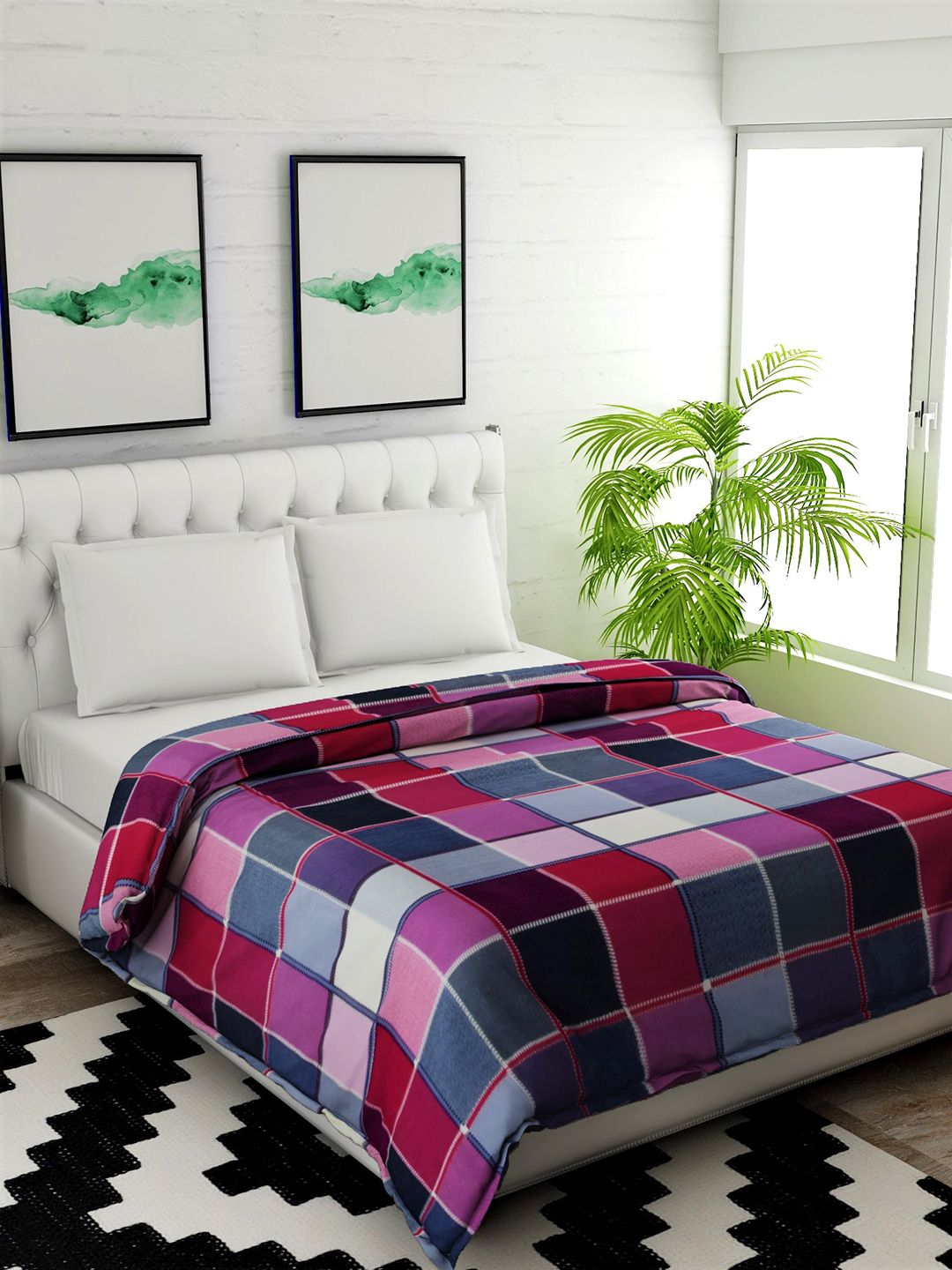 Salona Bichona Red & White Geometric Mild Winter 120 GSM Double Bed Comforter Price in India