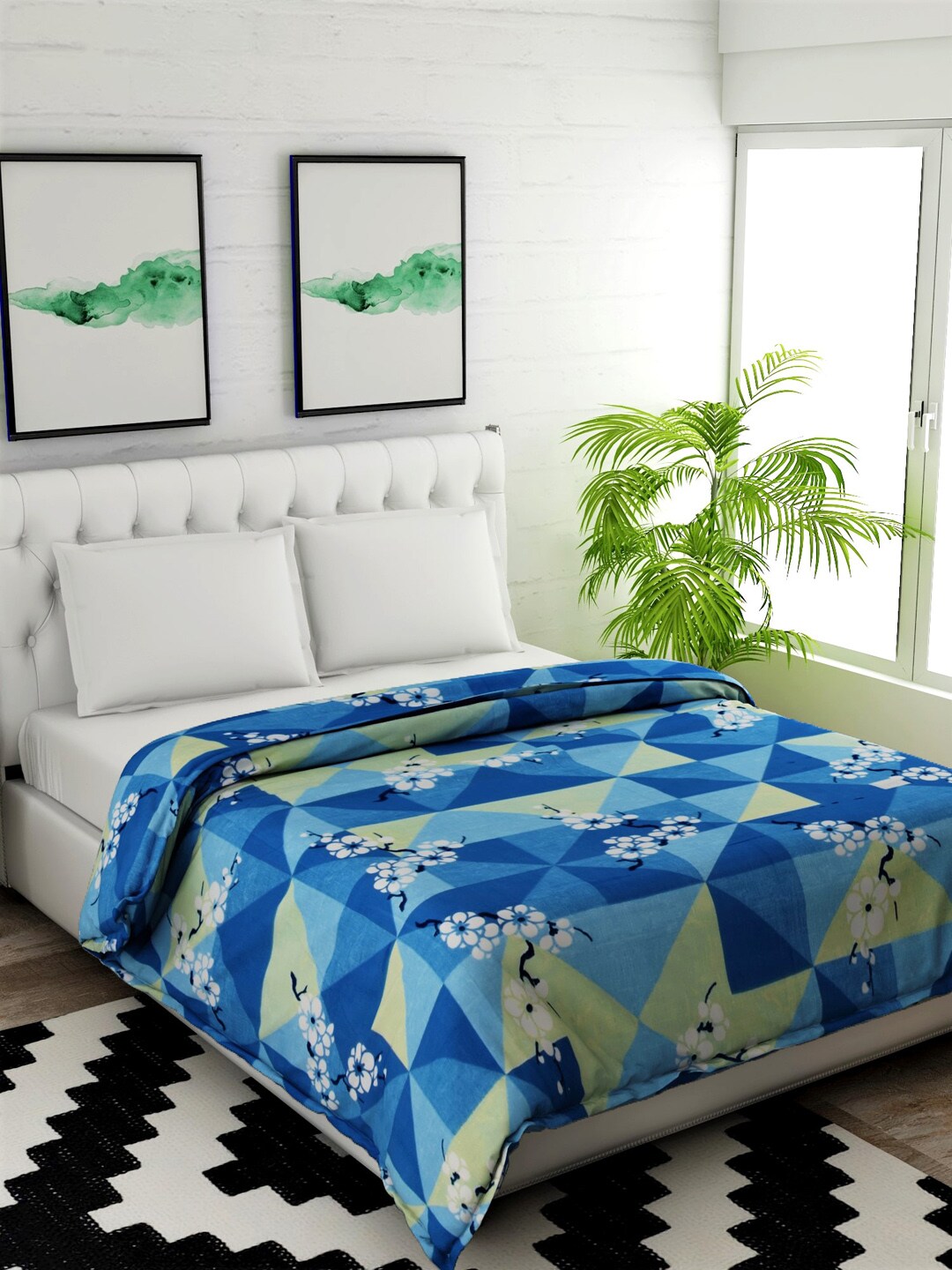 Salona Bichona Blue & White Geometric Mild Winter 120 GSM Double Bed Comforter Price in India