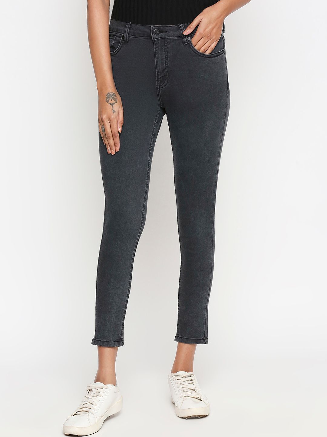 People Women Grey Skinny Fit Jeans Price in India
