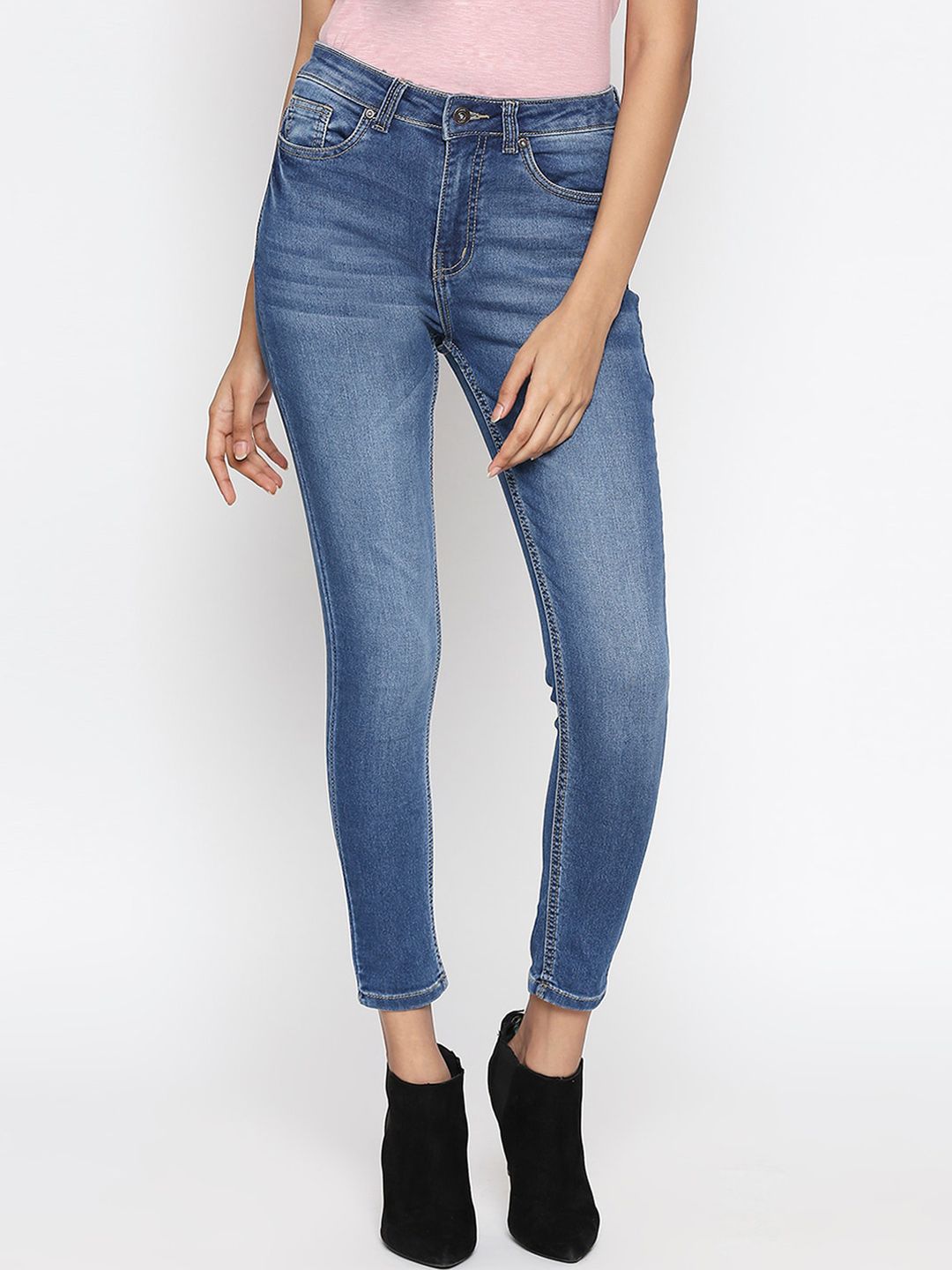 People Women Blue Slim Fit Mid-Rise Clean Look Jeans Price in India