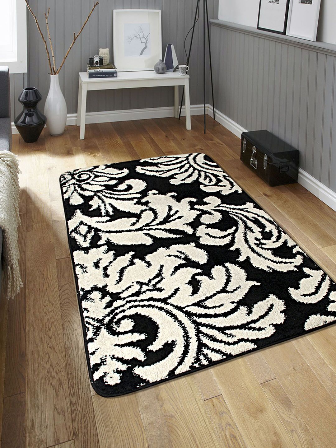 Saral Home Black & White Printed Microfiber Tufted Anti-Skid Carpet Price in India