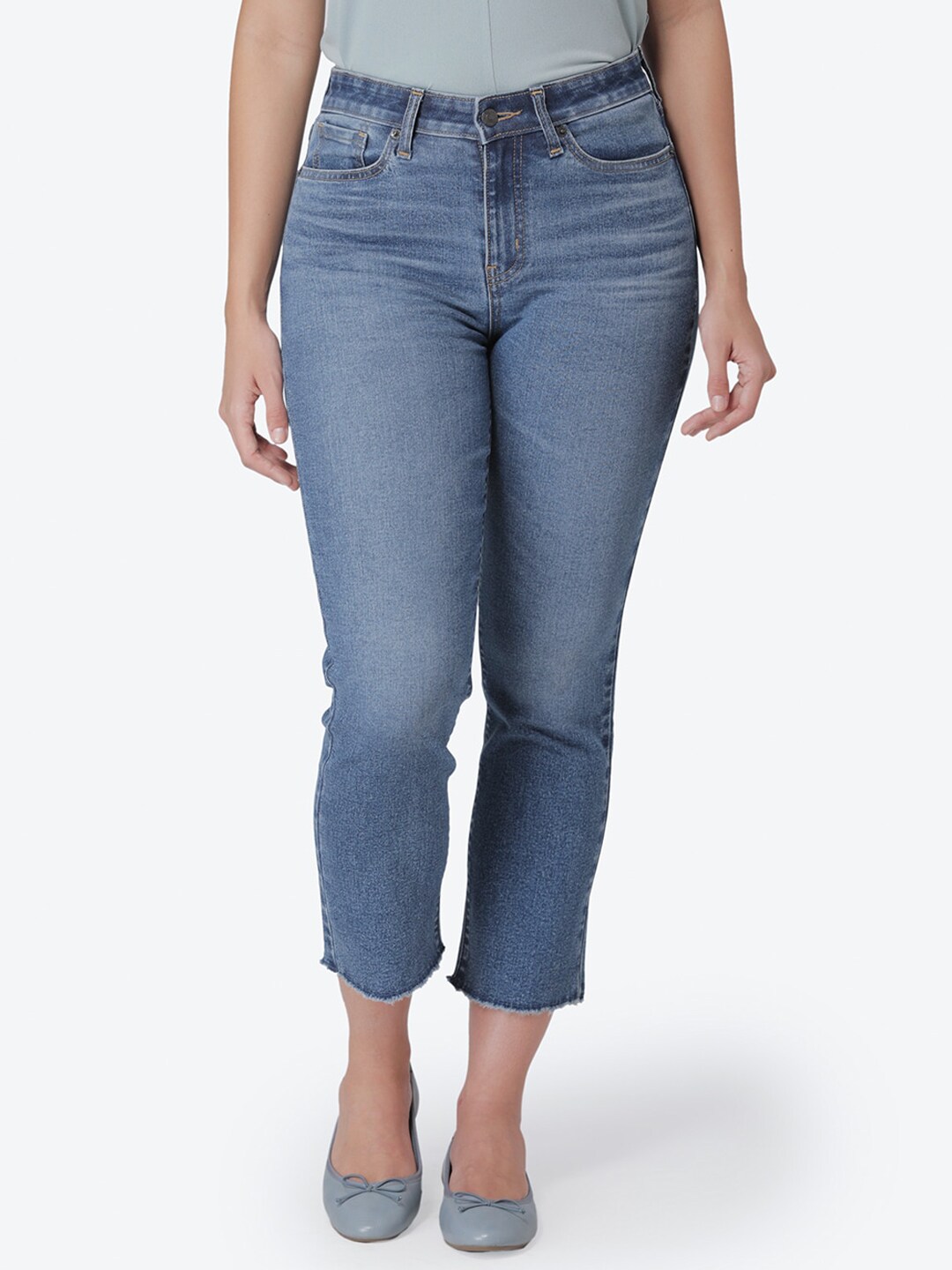 Mode by Red Tape Women Blue Relaxed Fit Mid-Rise Clean Look Cropped Jeans Price in India