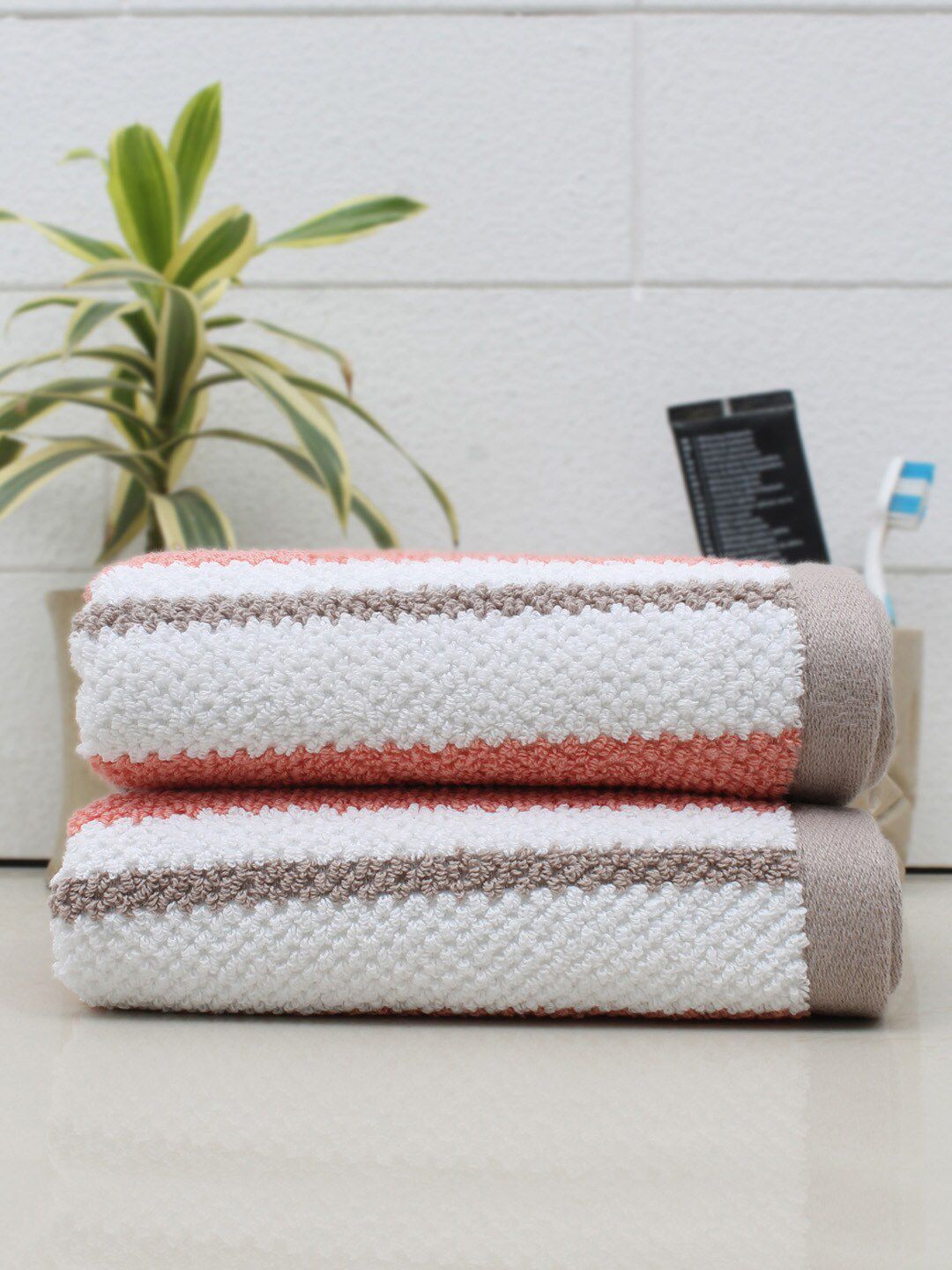 AVI Living Set Of 2 Cotton Striped 550 GSM Hand Towels Price in India