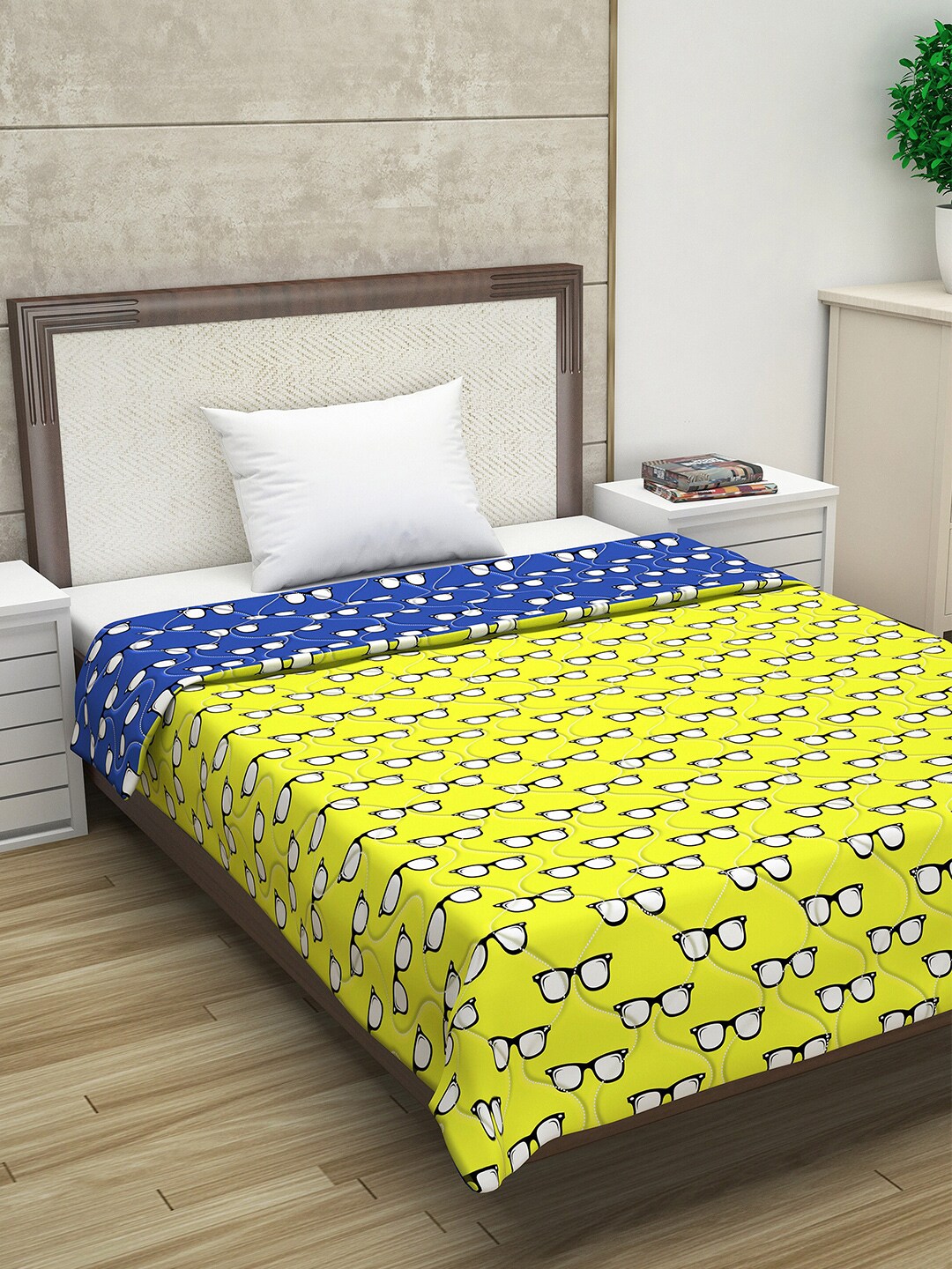 Divine Casa Blue & Yellow Abstract Heavy Winter 110 GSM Single Bed Comforter Price in India