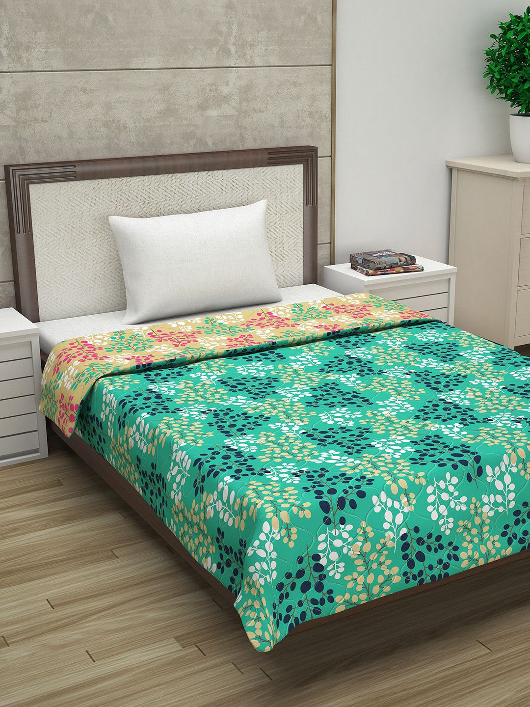 Divine Casa Green & White Floral AC Room 110 GSM Single Bed Comforter Price in India