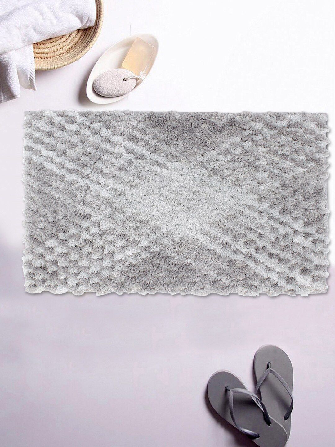 AVI Living Grey & White Printed 2000 GSM Bath Rug Price in India