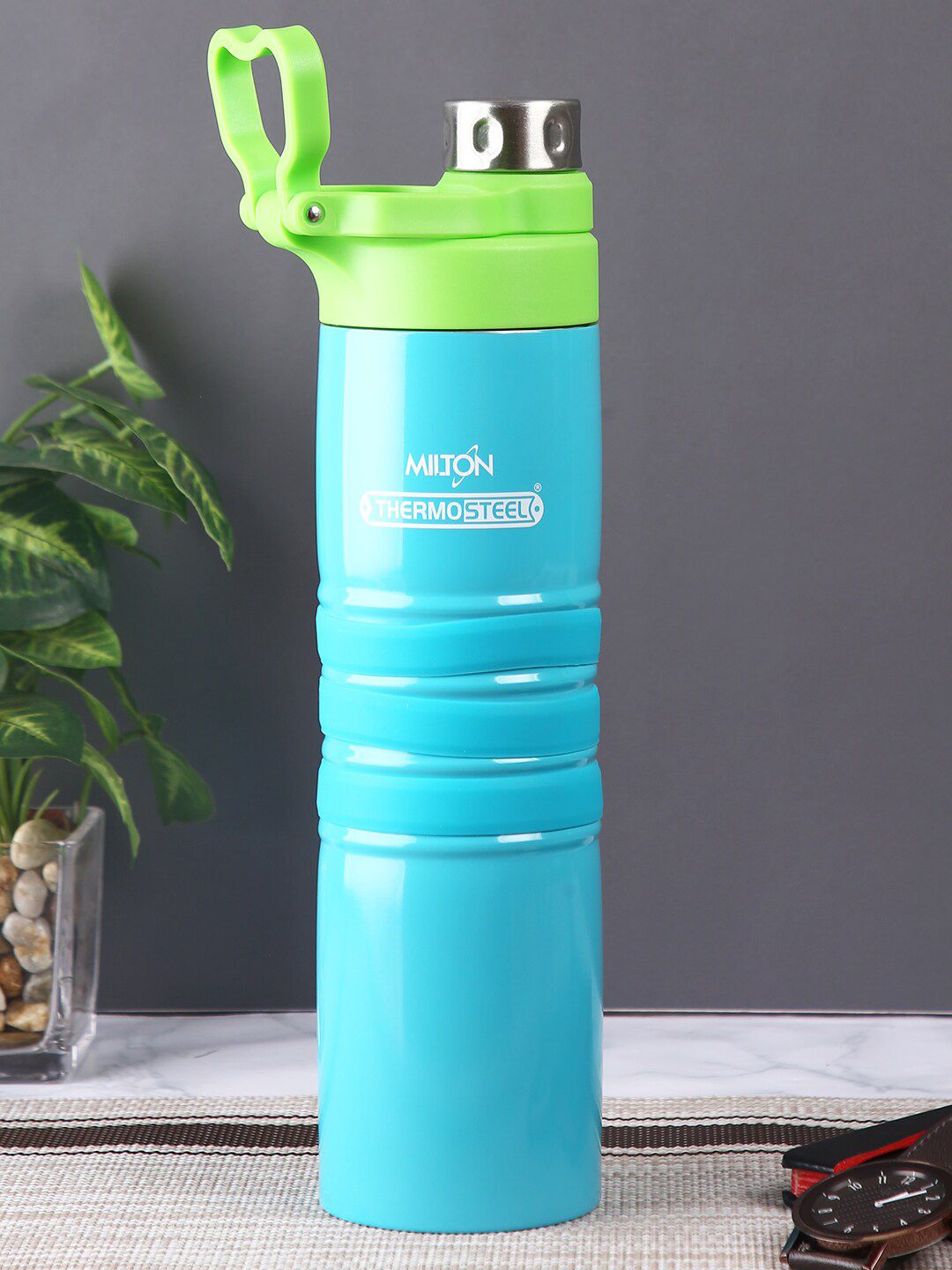Milton Turquoise Blue & Lime Green Solid Amigo-800 Thermosteel Water Bottle 660 Ml Price in India