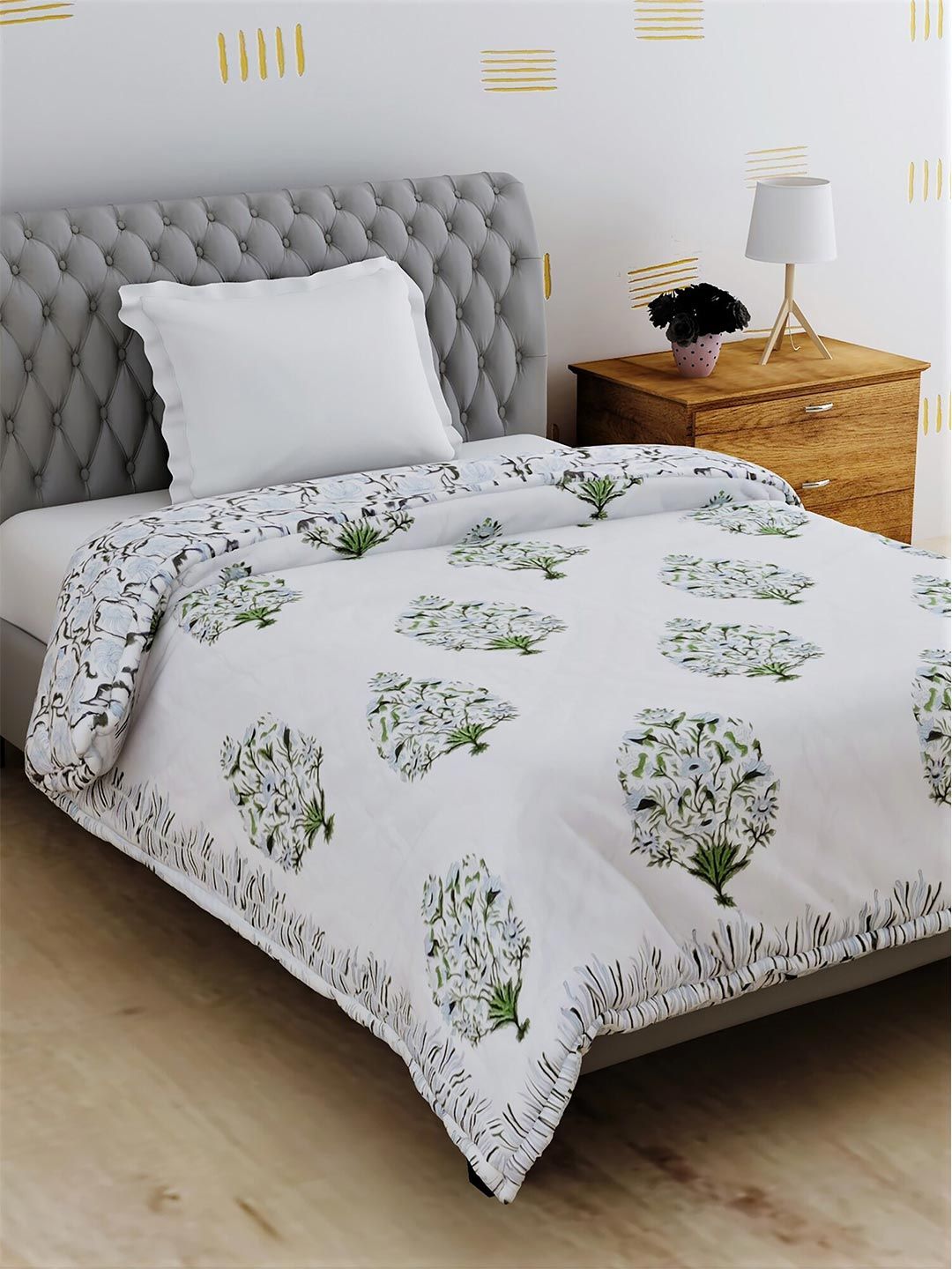 Salona Bichona White & Green Floral Mild Winter 120 GSM Single Bed Quilt Price in India