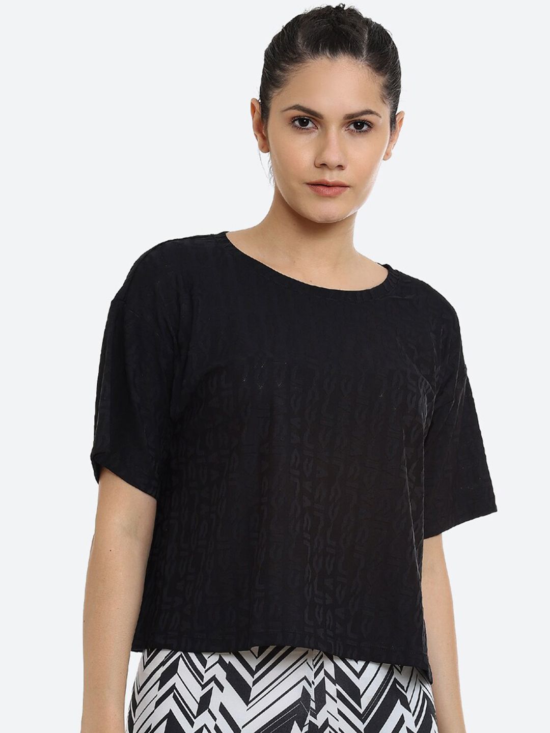ASICS Women Black Printed Extended Sleeves Raw Edge Training T-shirt W CROPPED LOGO JACQUARD SS Price in India