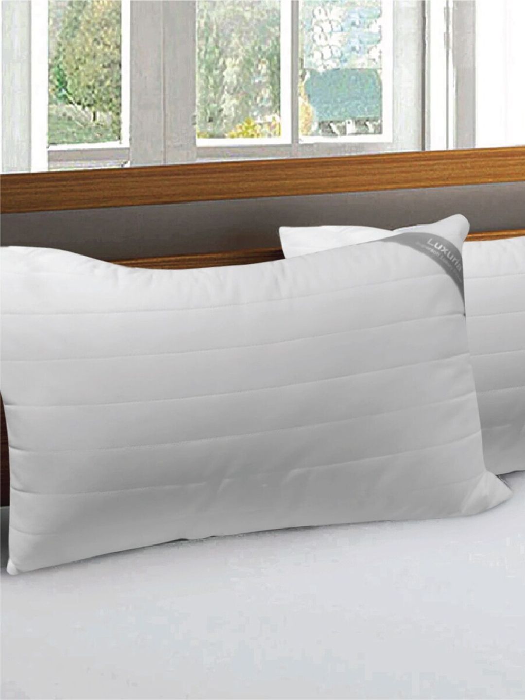 HomeTown White Solid Pillow Price in India