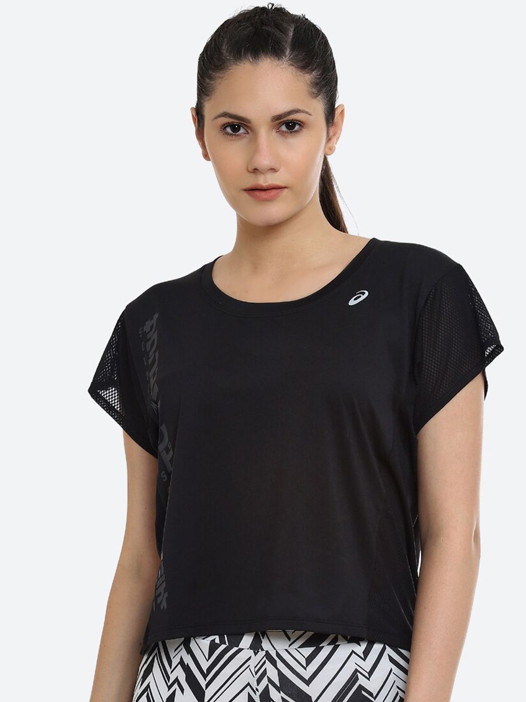 ASICS  Run Ss   Women Black Extended Sleeves Running T-shirt Price in India