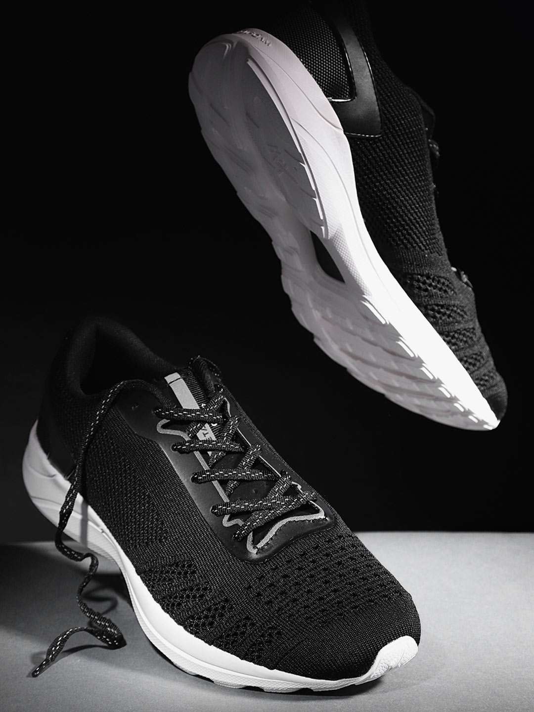 hrx black sports shoes