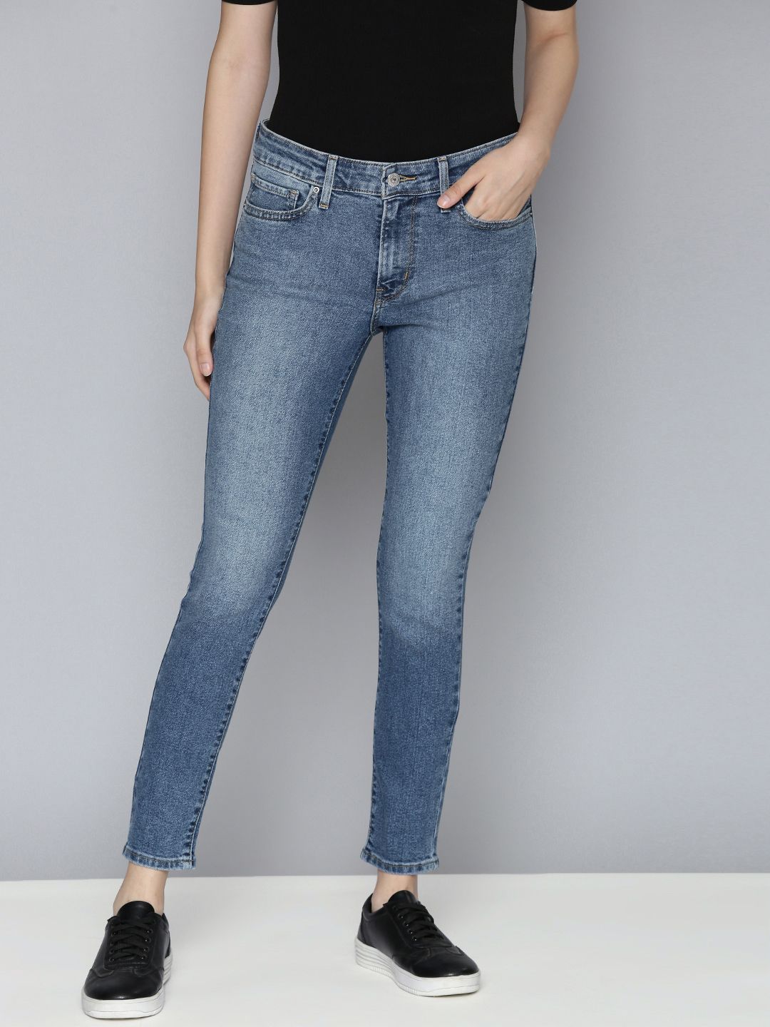 Levis Women Blue 711 Skinny Fit High-Rise Light Fade Stretchable Jeans