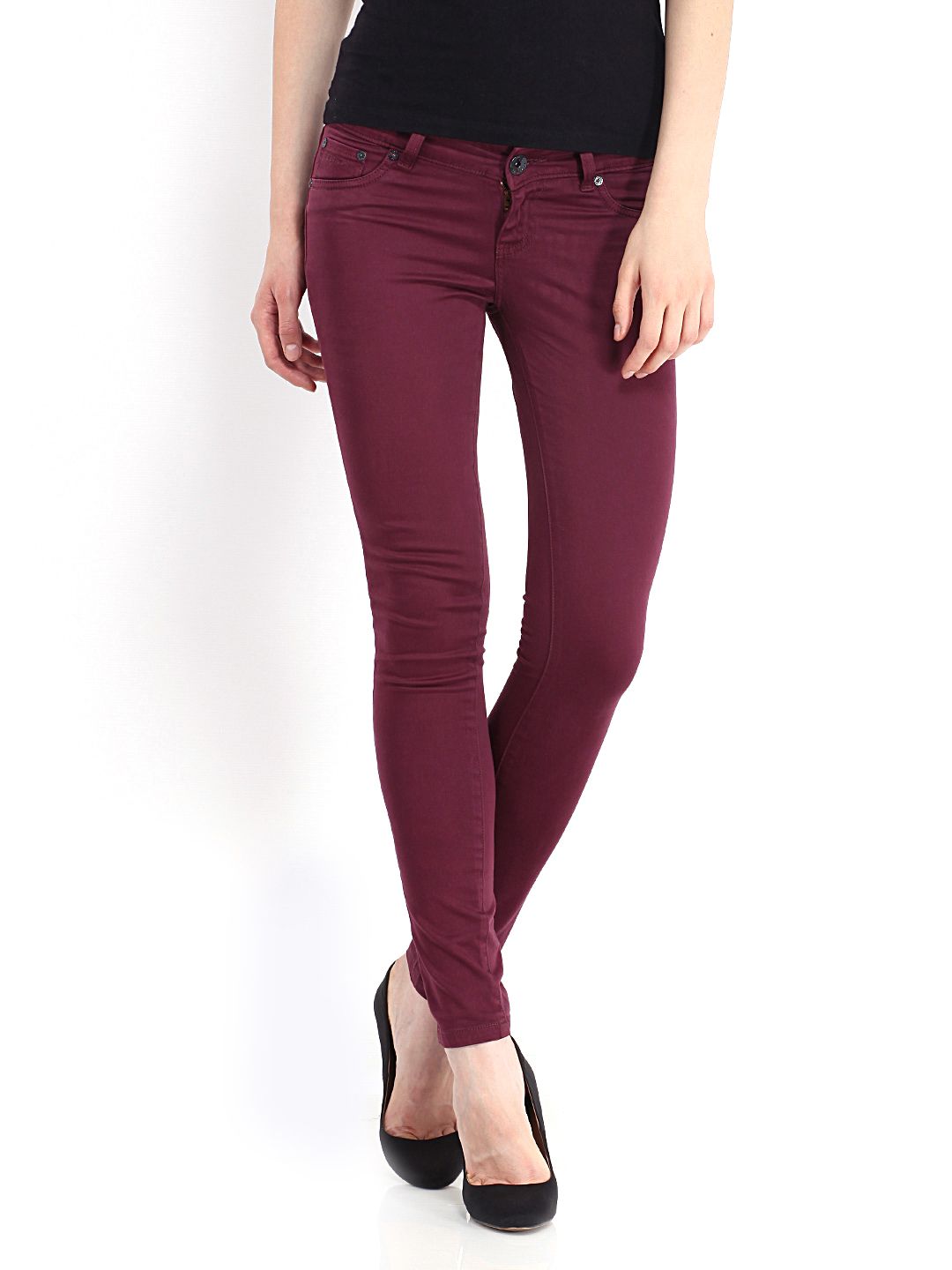 light blue jeans with maroon shirt