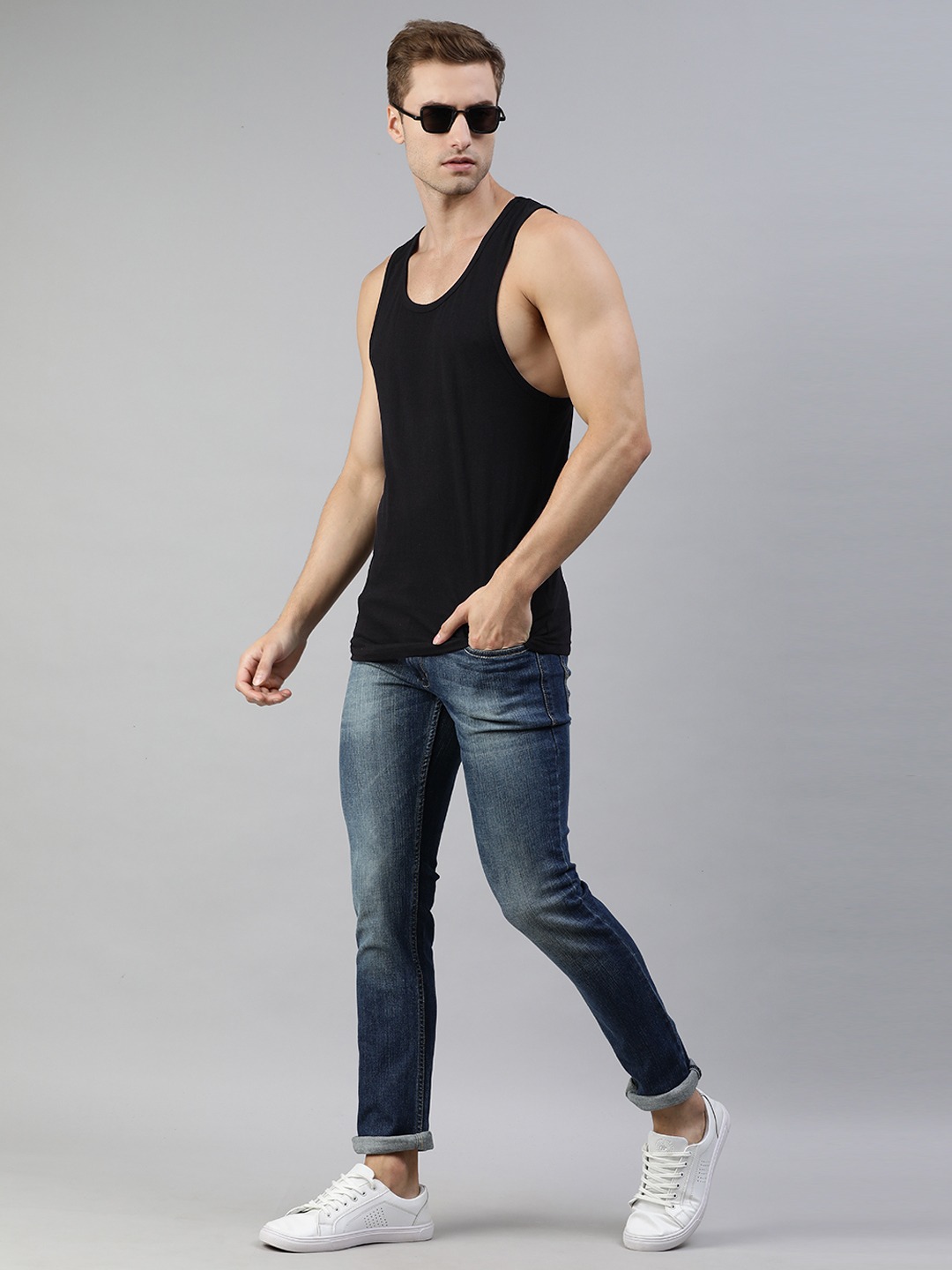 Clothing Innerwear Vests | abof Men Black Solid Sleeveless Casual Basic Vest - NZ46888