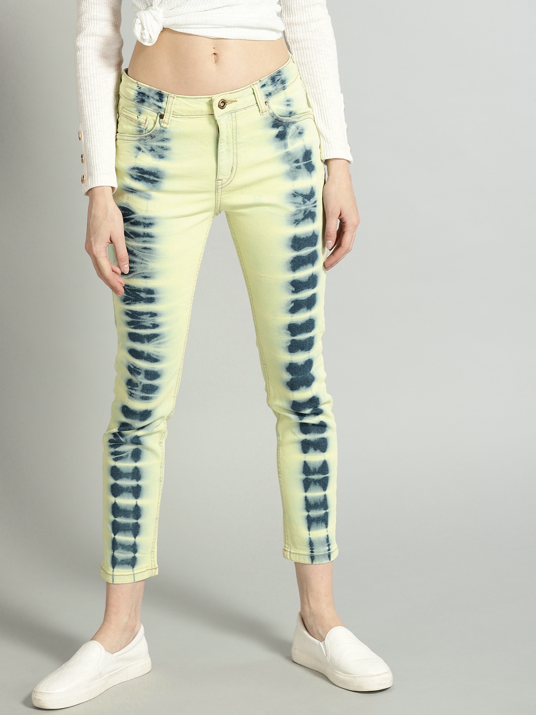 The Roadster Lifestyle Co Women Yellow & Blue Dyed Skinny Fit Mid-Rise Clean Look Cropped Jeans
The Roadster Lifestyle Co Women Yellow & Blue Dyed Skinny Fit Mid-Rise Clean Look Cropped Jeans