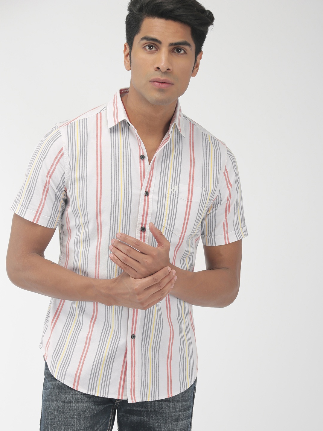 Denizen From Levis Men White & Red Regular Fit Striped Casual Shirt