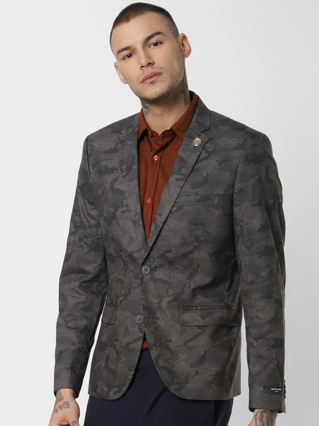 Jack & Jones Men Charcoal Grey Printed Slim Fit Single Breasted Casual Pure Cotton Blazer
Jack & Jones Men Charcoal Grey Printed Slim Fit Single Breasted Casual Pure Cotton Blazer
