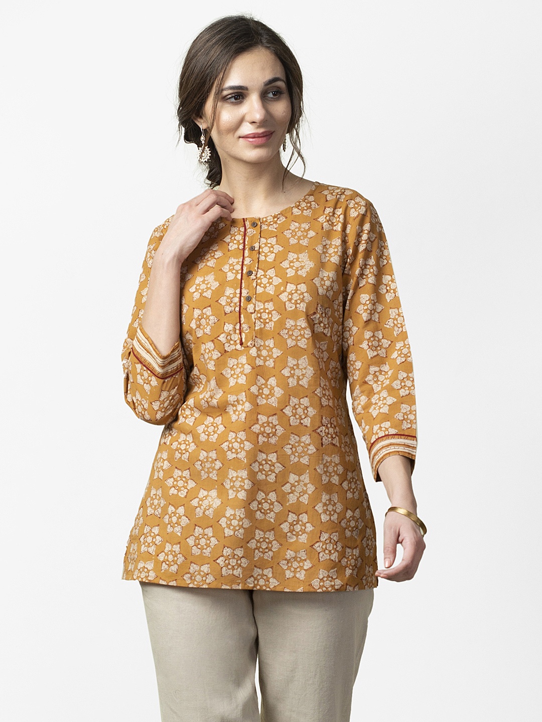 Fabindia Women Mustard Yellow & Off-White Handblock Bagru Printed Pure Cotton Kurti
Fabindia Women Mustard Yellow & Off-White Handblock Bagru Printed Pure Cotton Kurti