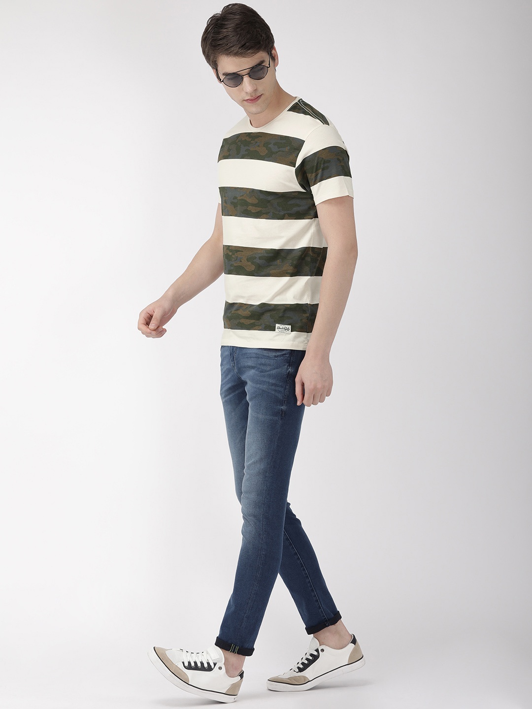 Flying Machine Men Off-White Olive Green Printed Round Neck Pure Cotton T-shirt
Flying Machine Men Off-White Olive Green Printed Round Neck Pure Cotton T-shirt