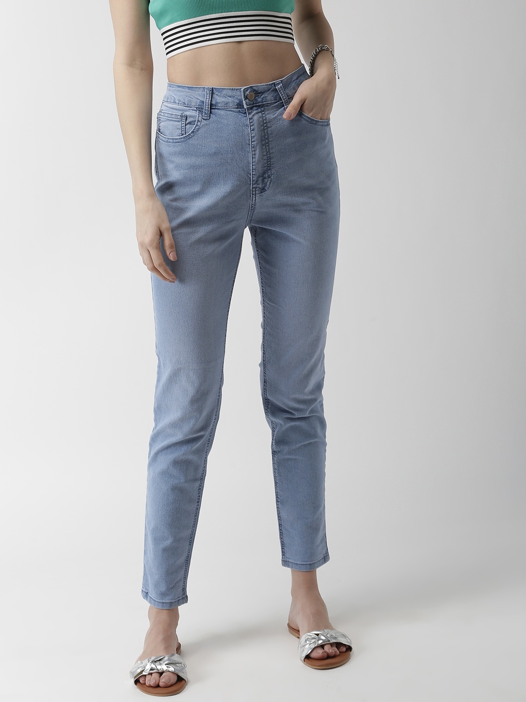 FOREVER 21 Women Blue Regular Fit Mid-Rise Clean Look Stretchable Cropped Jeans
FOREVER 21 Women Blue Regular Fit Mid-Rise Clean Look Stretchable Cropped Jeans