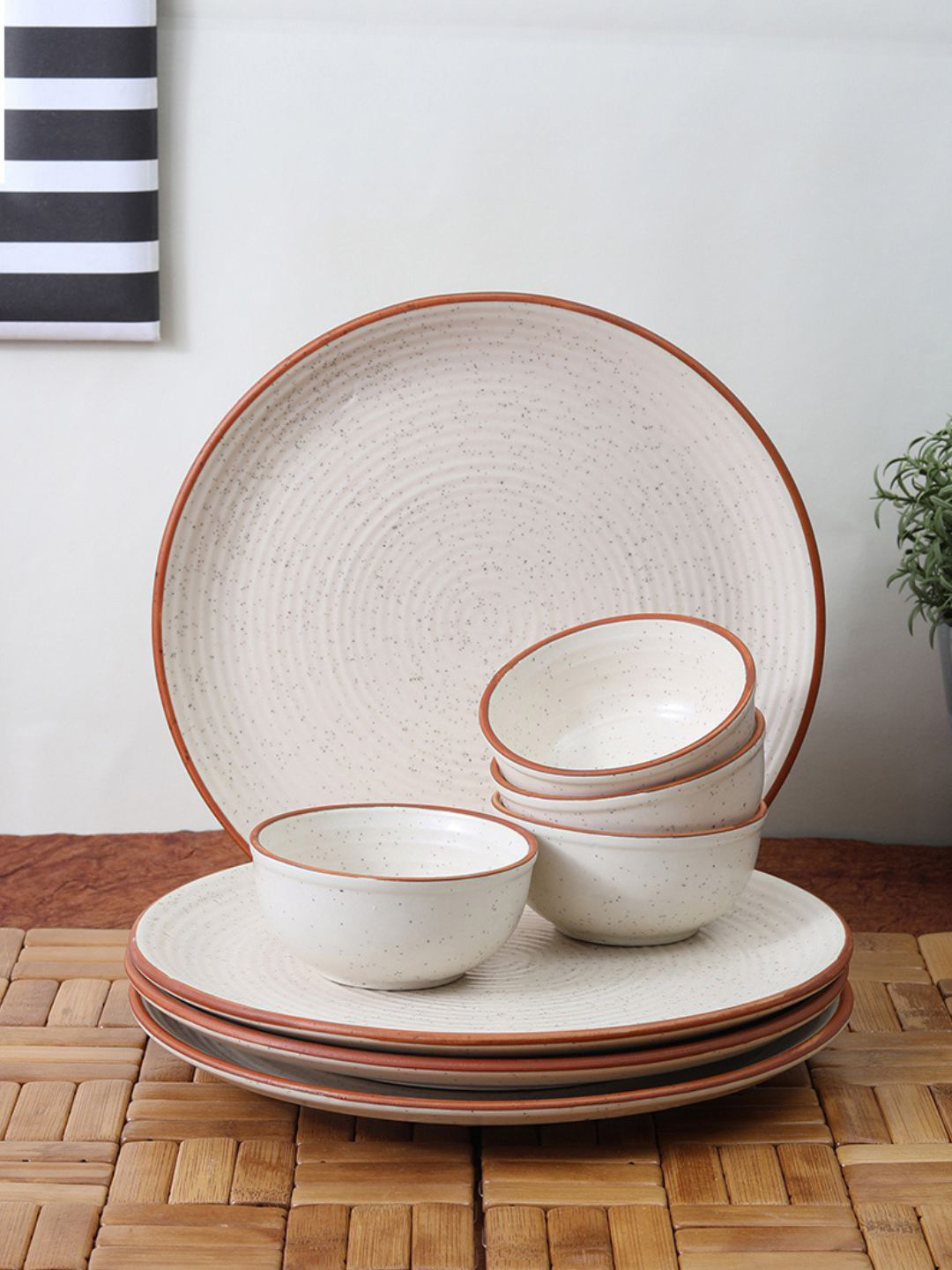 VarEesha Set of 8 White Solid Ceramic Dinner Plates & Bowls
VarEesha Set of 8 White Solid Ceramic Dinner Plates & Bowls