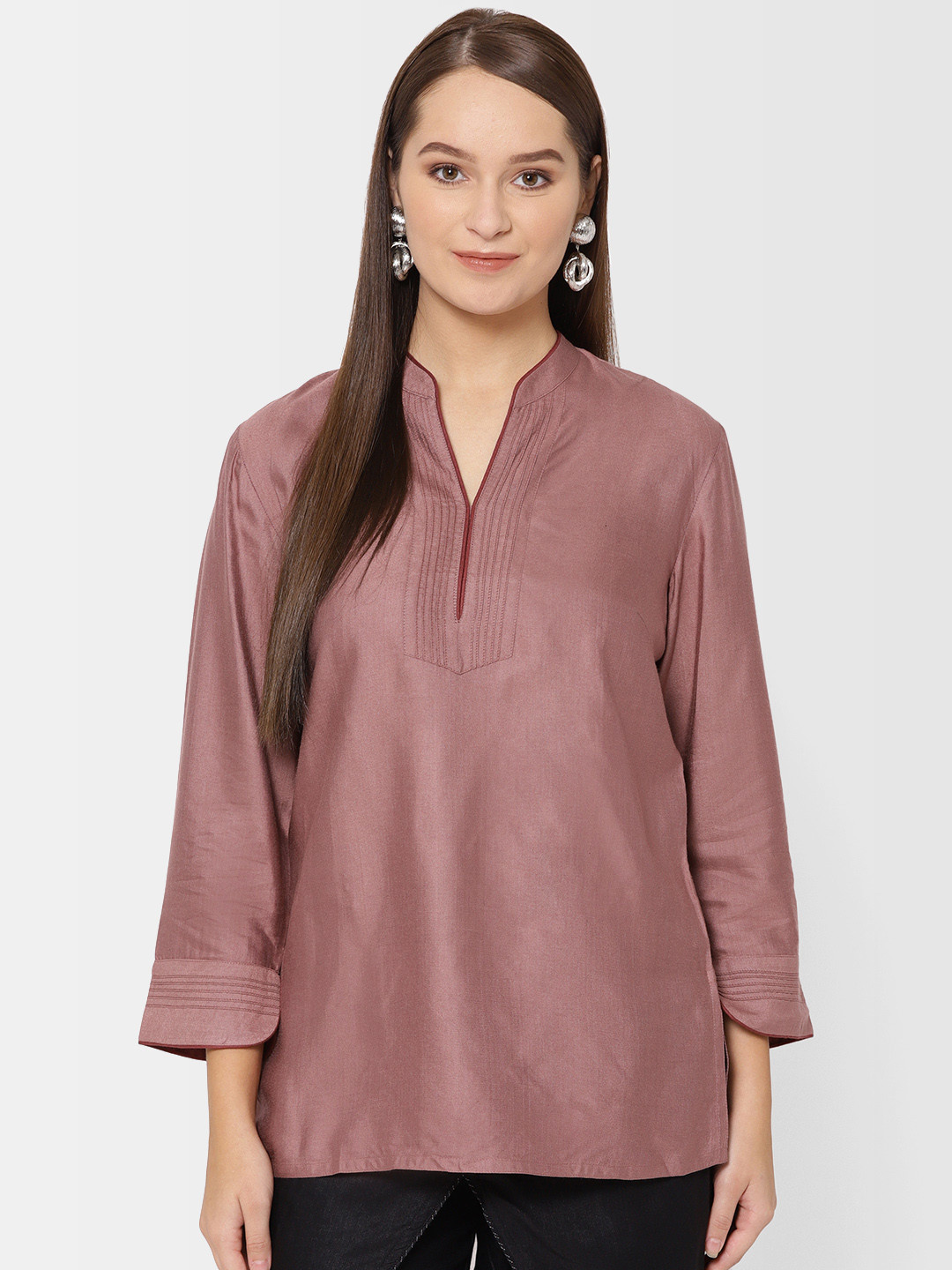 Fabindia Mauve Solid Straight Kurti
Fabindia Mauve Solid Straight Kurti
