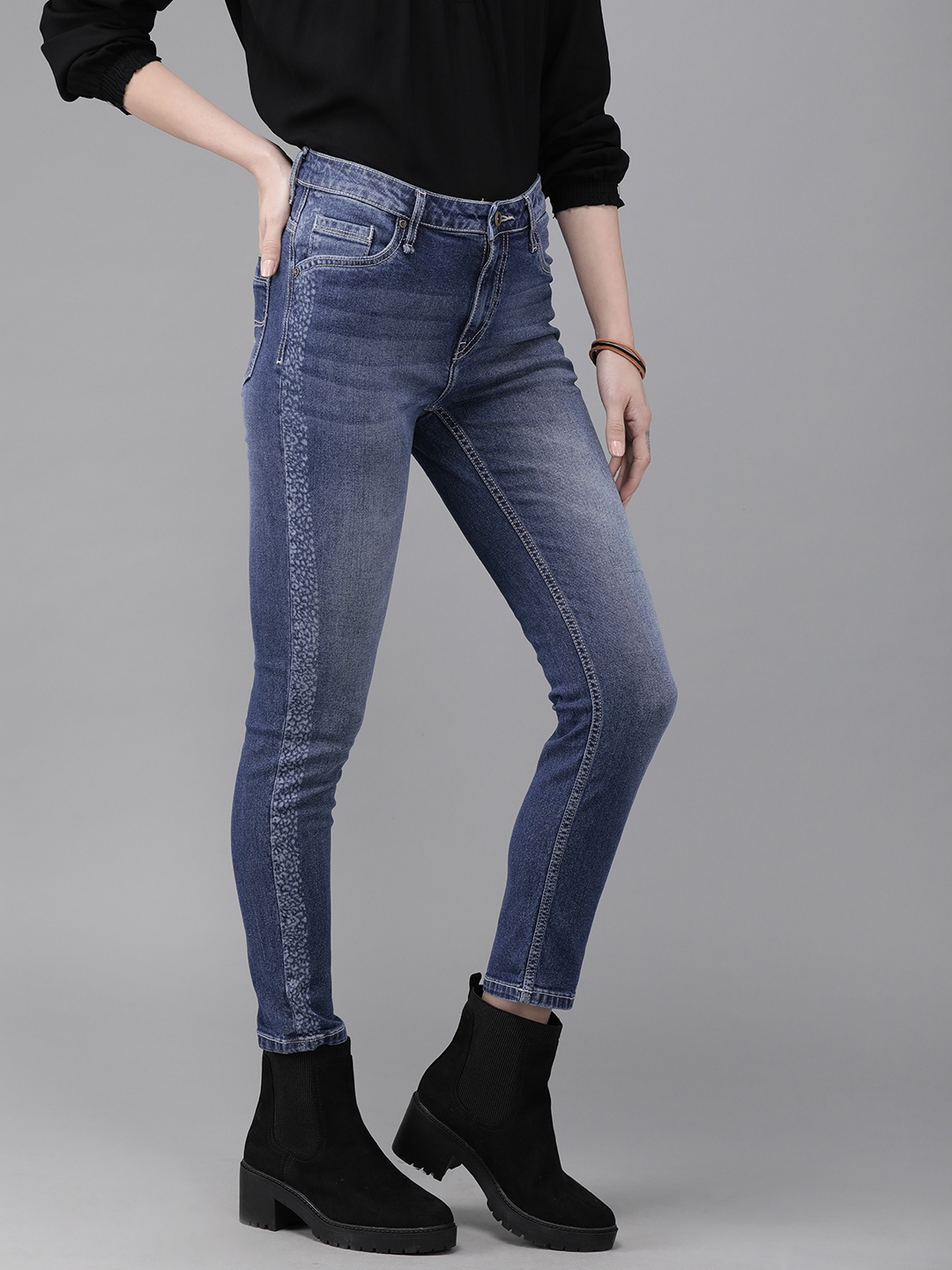 The Roadster Lifestyle Co Women Blue Skinny Fit Mid-Rise Clean Look Stretchable Jeans
The Roadster Lifestyle Co Women Blue Skinny Fit Mid-Rise Clean Look Stretchable Jeans