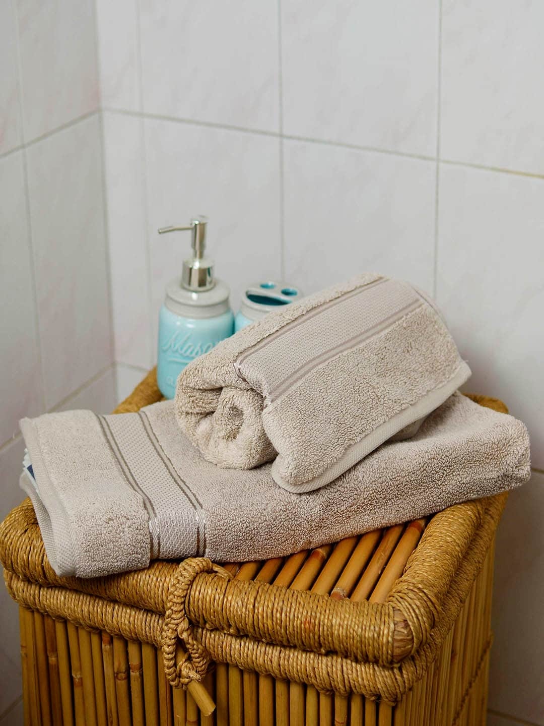 Avira Home Set of 2 Brown Solid Ultrasoft Zero Twist 520GSM Pure Cotton Large Hand Towels
Avira Home Set of 2 Brown Solid Ultrasoft Zero Twist 520GSM Pure Cotton Large Hand Towels