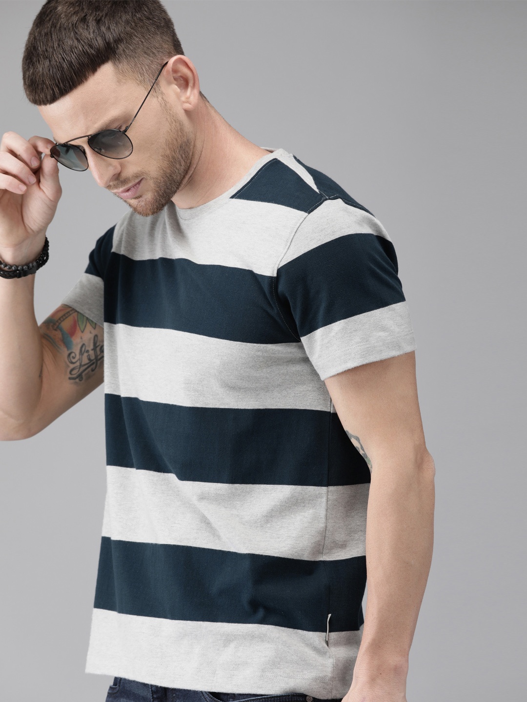 The Roadster Lifestyle Co Men Grey Melange Navy Blue Striped Round Neck Pure Cotton T-shirt
The Roadster Lifestyle Co Men Grey Melange Navy Blue Striped Round Neck Pure Cotton T-shirt