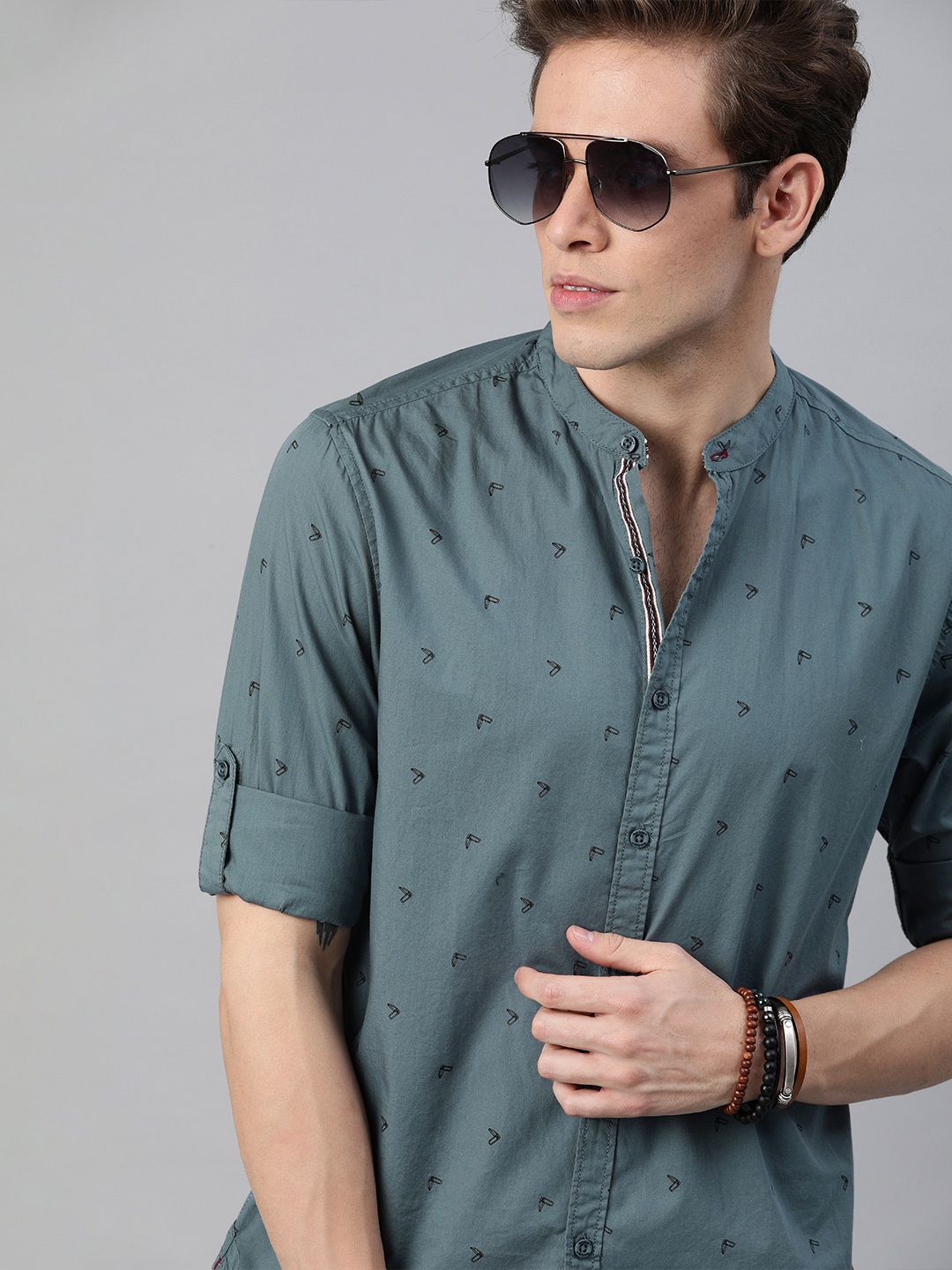 The Roadster Lifestyle Co Men Grey & Black Regular Fit Printed Sustainable Casual Shirt
The Roadster Lifestyle Co Men Grey & Black Regular Fit Printed Sustainable Casual Shirt