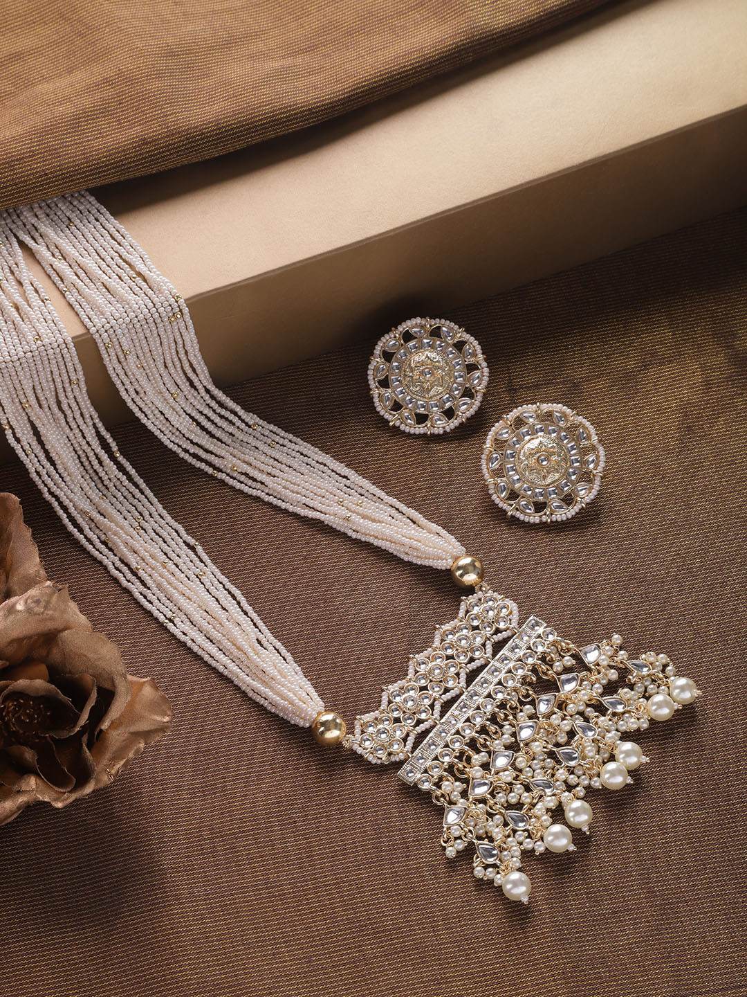 Melani Borsa Off-White Gold-Plated Handcrafted Kundan-Studded & Beaded Jewellery Set
Melani Borsa Off-White Gold-Plated Handcrafted Kundan-Studded & Beaded Jewellery Set