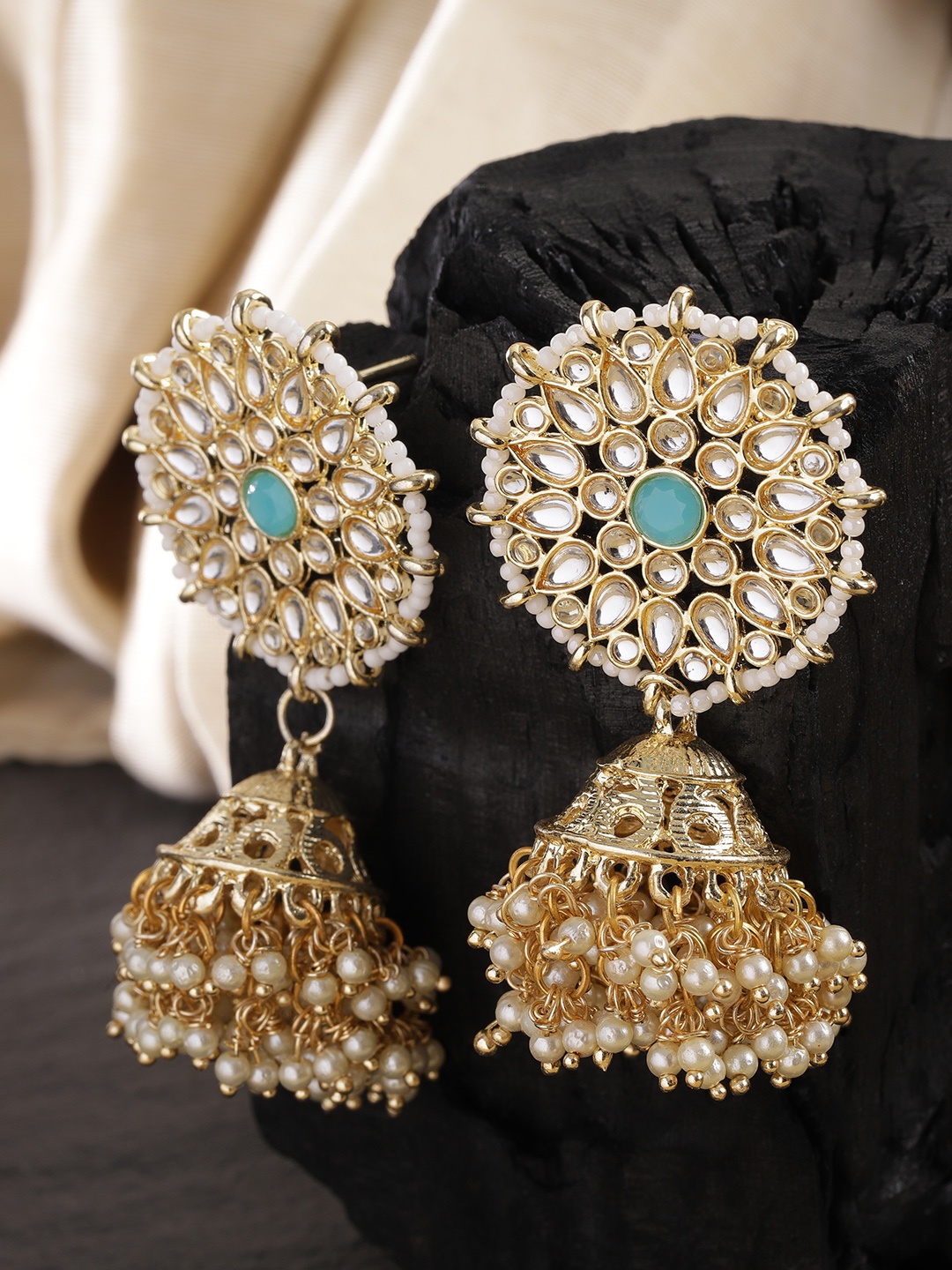 Priyaasi Green & Off-White Gold-Plated Handcrafted Kundan & Beaded Dome Shaped Jhumkas
Priyaasi Green & Off-White Gold-Plated Handcrafted Kundan & Beaded Dome Shaped Jhumkas