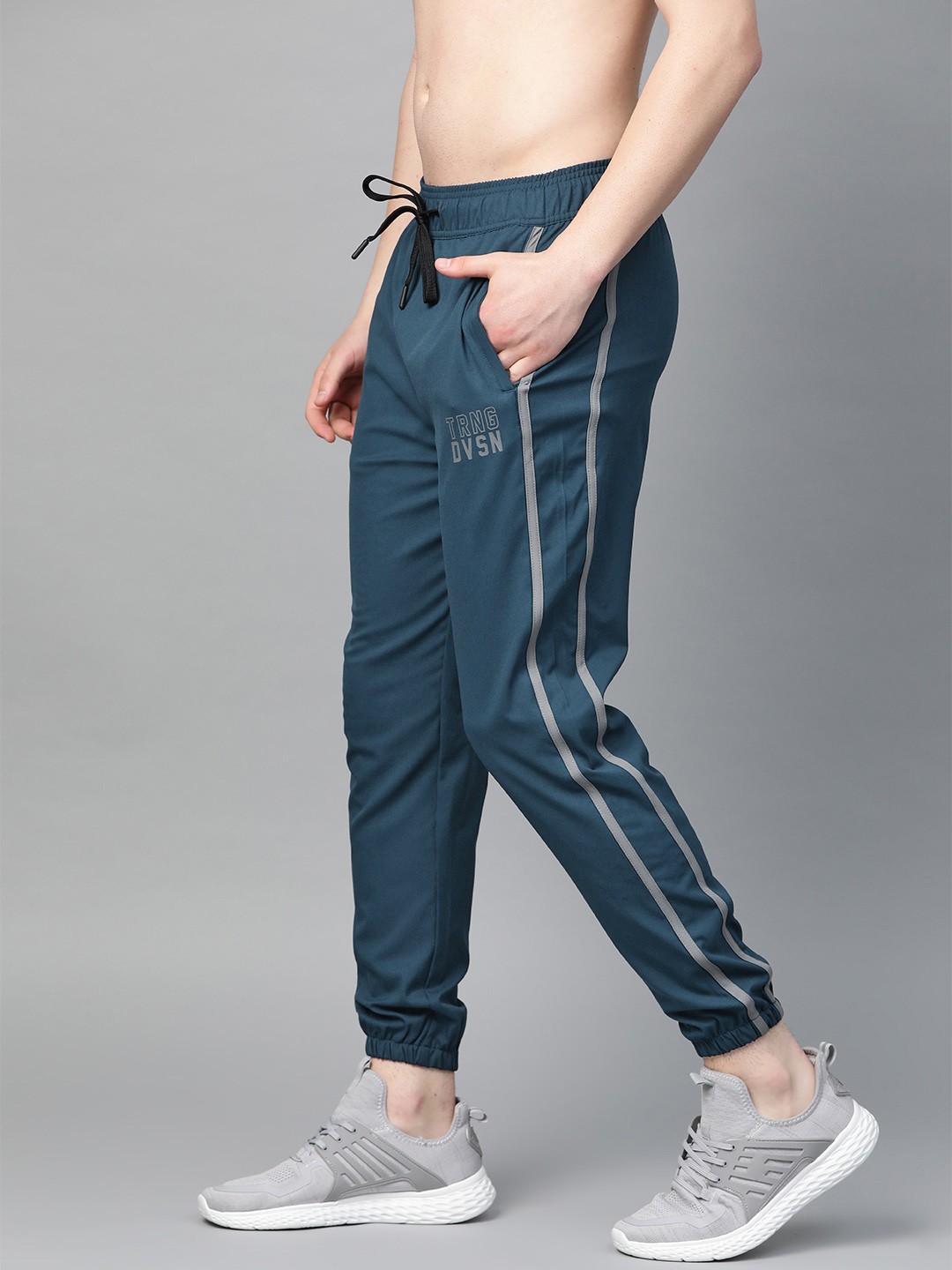 HRX by Hrithik Roshan Men Teal Blue Slim Solid Training Rapid Dry Antimicrobial Joggers
HRX by Hrithik Roshan Men Teal Blue Slim Solid Training Rapid Dry Antimicrobial Joggers