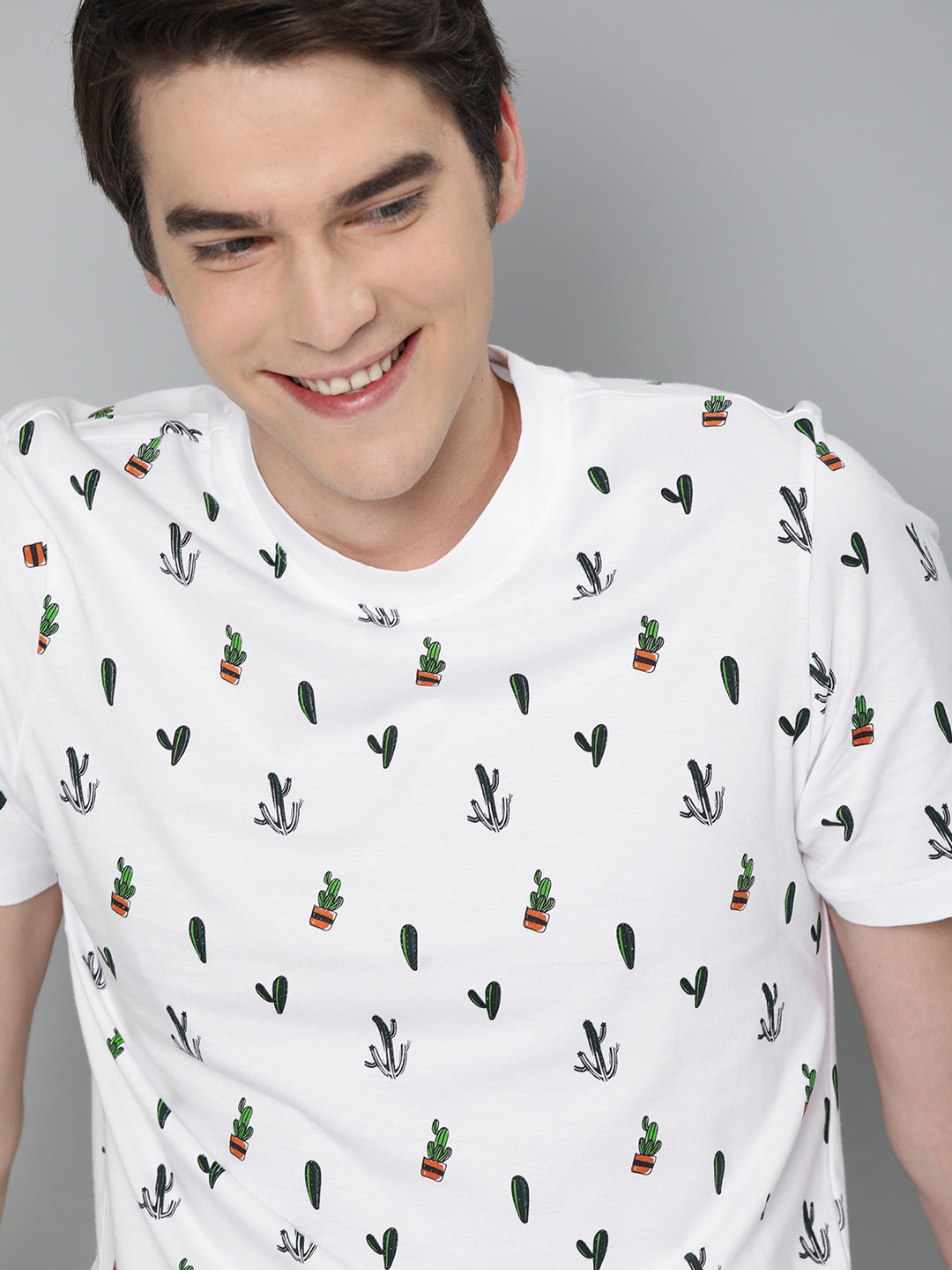 Mast Harbour Men White Printed Round Neck Pure Cotton T-shirt 
Mast Harbour Men White Printed Round Neck Pure Cotton T-shirt