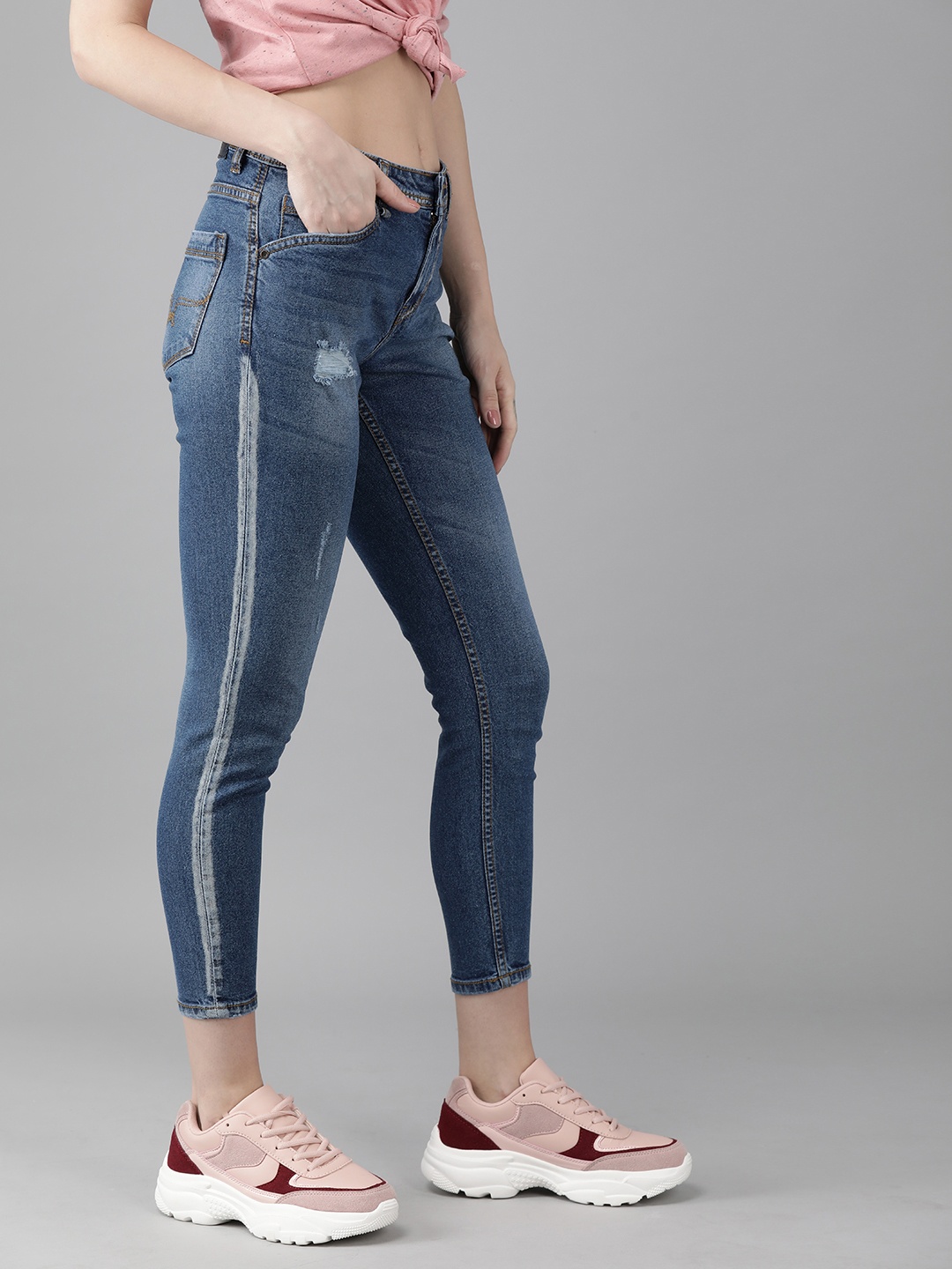 The Roadster Lifestyle Co Women Blue Skinny Fit Mid-Rise Low Distress Stretchable Cropped Jeans
The Roadster Lifestyle Co Women Blue Skinny Fit Mid-Rise Low Distress Stretchable Cropped Jeans