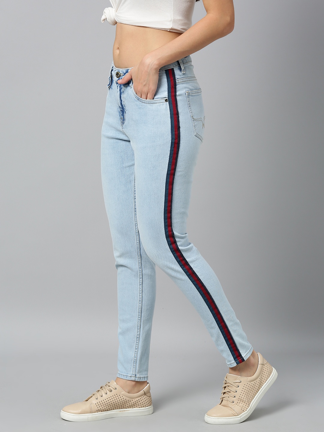 The Roadster Lifestyle Co Women Blue Skinny Fit Mid-Rise Clean Look Stretchable Jeans
The Roadster Lifestyle Co Women Blue Skinny Fit Mid-Rise Clean Look Stretchable Jeans