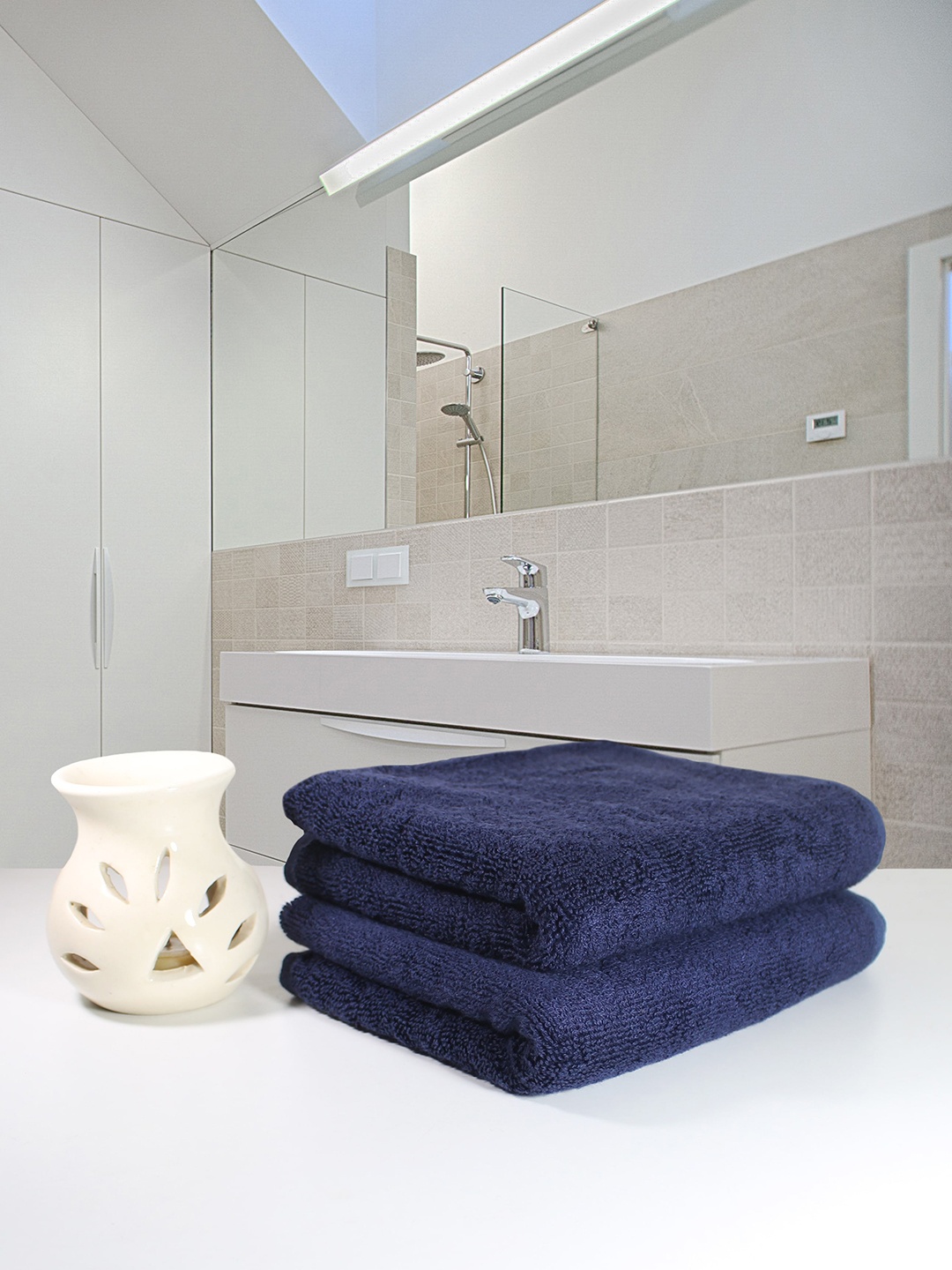 Heelium Navy Blue Unisex Pack of 2 Bamboo Super Soft & Quick Drying Home & Gym Hand Towel
Heelium Navy Blue Unisex Pack of 2 Bamboo Super Soft & Quick Drying Home & Gym Hand Towel