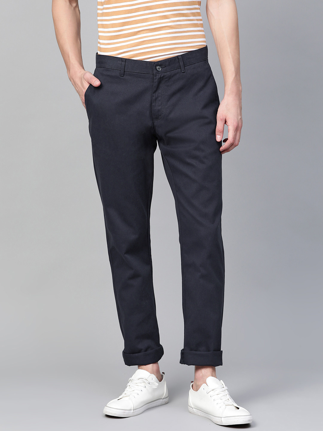 Blackberrys Men Navy Blue Regular Fit Low-Rise Solid Chinos
Blackberrys Men Navy Blue Regular Fit Low-Rise Solid Chinos