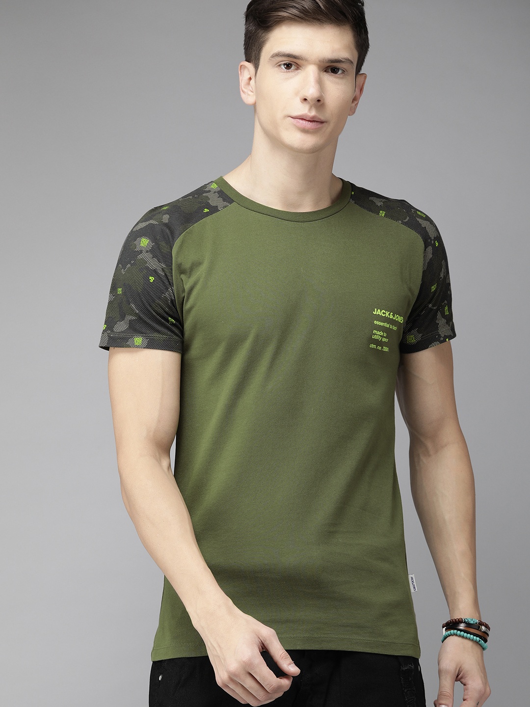Jack Jones Men Olive Green Slim Fit Solid Round Neck Pure Cotton T-shirt with Printed Sleeves
Jack Jones Men Olive Green Slim Fit Solid Round Neck Pure Cotton T-shirt with Printed Sleeves