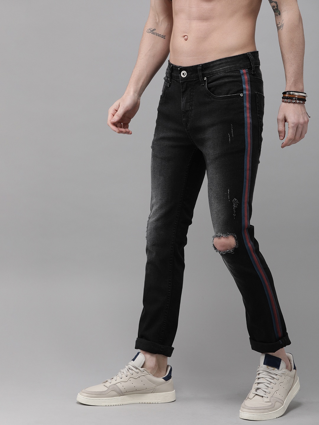 Roadster Men Black Skinny Fit Mid-Rise Slash Knee Stretchable Jeans with Side Stripes
Roadster Men Black Skinny Fit Mid-Rise Slash Knee Stretchable Jeans with Side Stripes