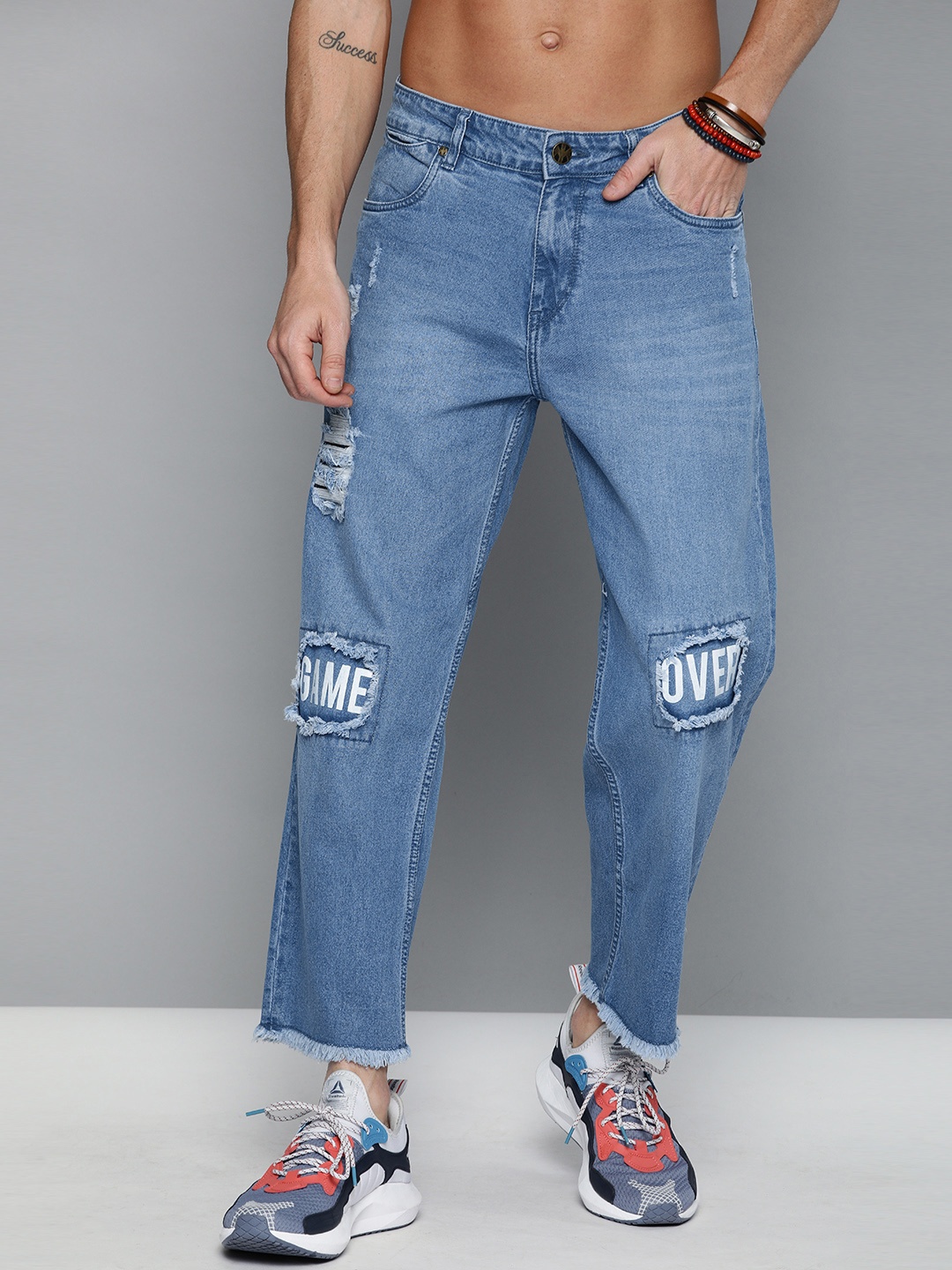 Kook N Keech Men Blue Straight Fit Mid-Rise Mildly Distressed Cropped Jeans with Applique
Kook N Keech Men Blue Straight Fit Mid-Rise Mildly Distressed Cropped Jeans with Applique