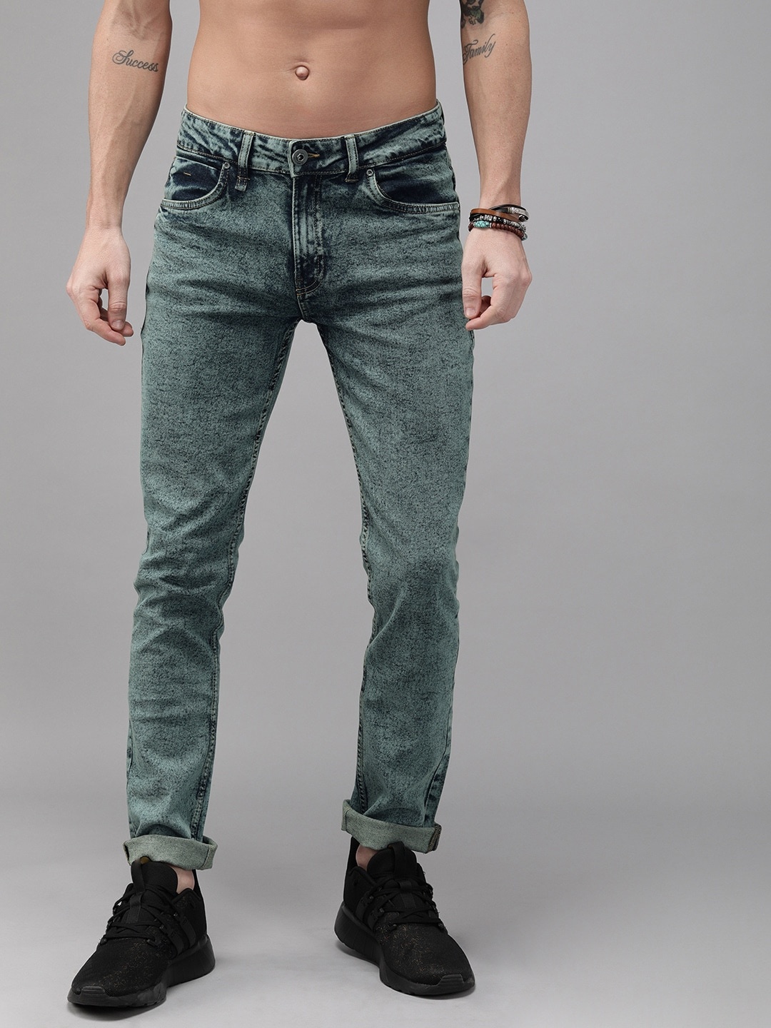 Roadster GreenTurn Men Blue Skinny Fit Mid-Rise Save Water Stretchable Acid Wash Sustainable Jeans
Roadster GreenTurn Men Blue Skinny Fit Mid-Rise Save Water Stretchable Acid Wash Sustainable Jeans